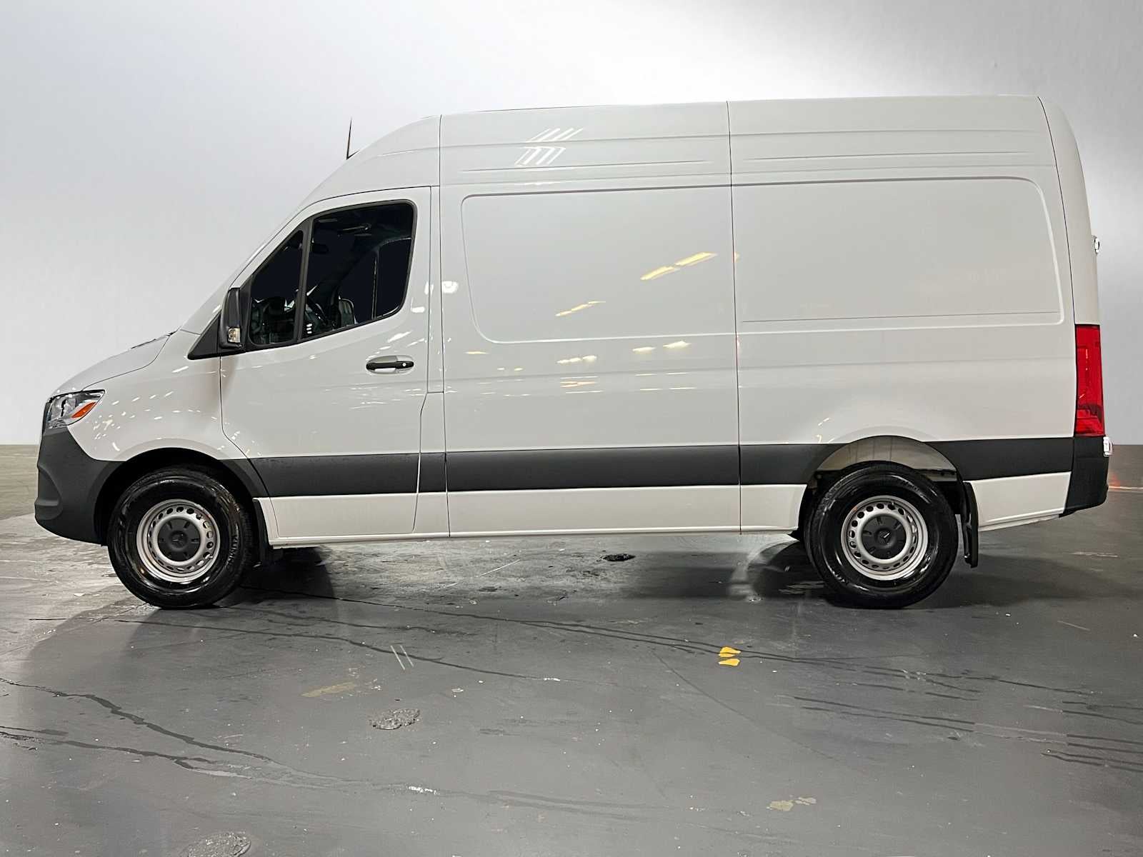 2025 Mercedes-Benz Sprinter Cargo Van 2500 Standard Roof I4 Diesel HO 144" RWD