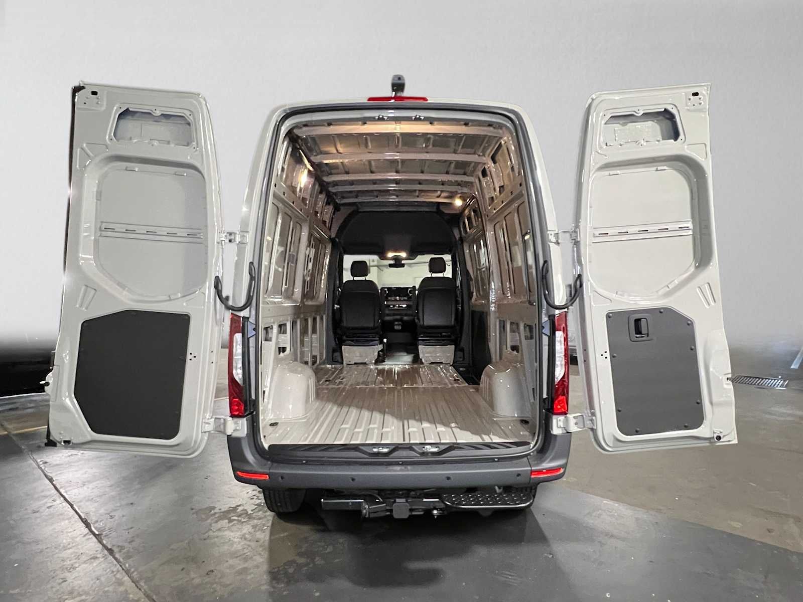 2027 Mercedes-Benz Sprinter Cargo 2500 Standard Roof I4 Diesel HO 144 AWD