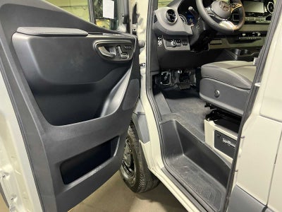 2027 Mercedes-Benz Sprinter Cargo 2500 Standard Roof I4 Diesel HO 144 AWD