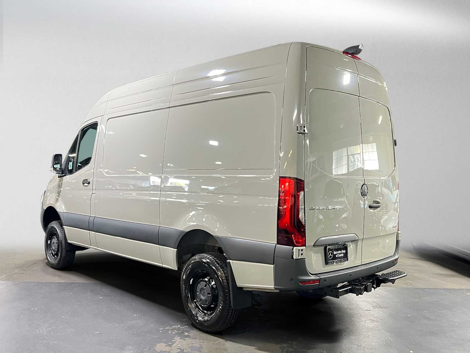 2027 Mercedes-Benz Sprinter Cargo 2500 Standard Roof I4 Diesel HO 144 AWD