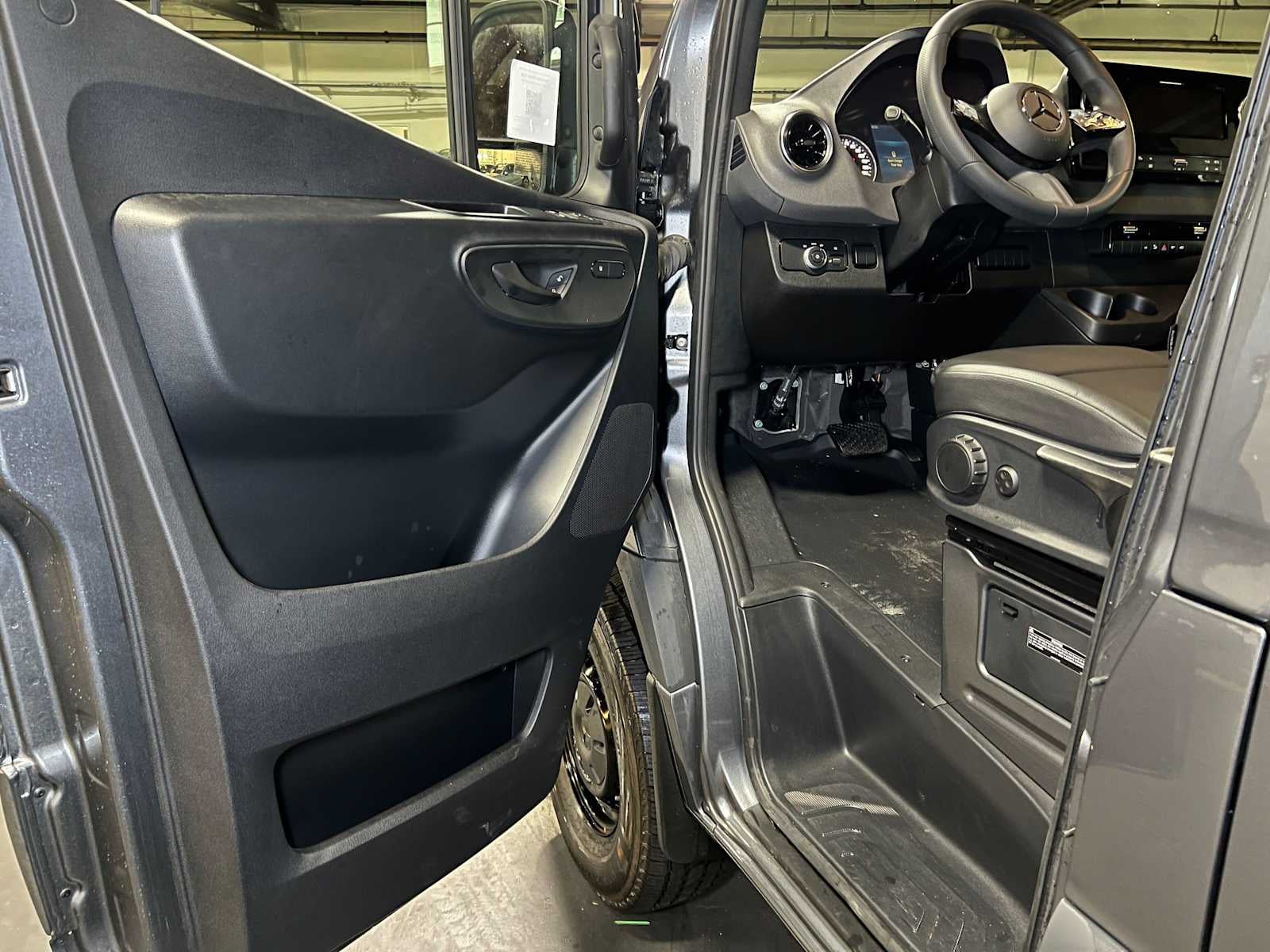 2025 Mercedes-Benz Sprinter Cargo Van 2500 Standard Roof I4 Diesel HO 144 AWD