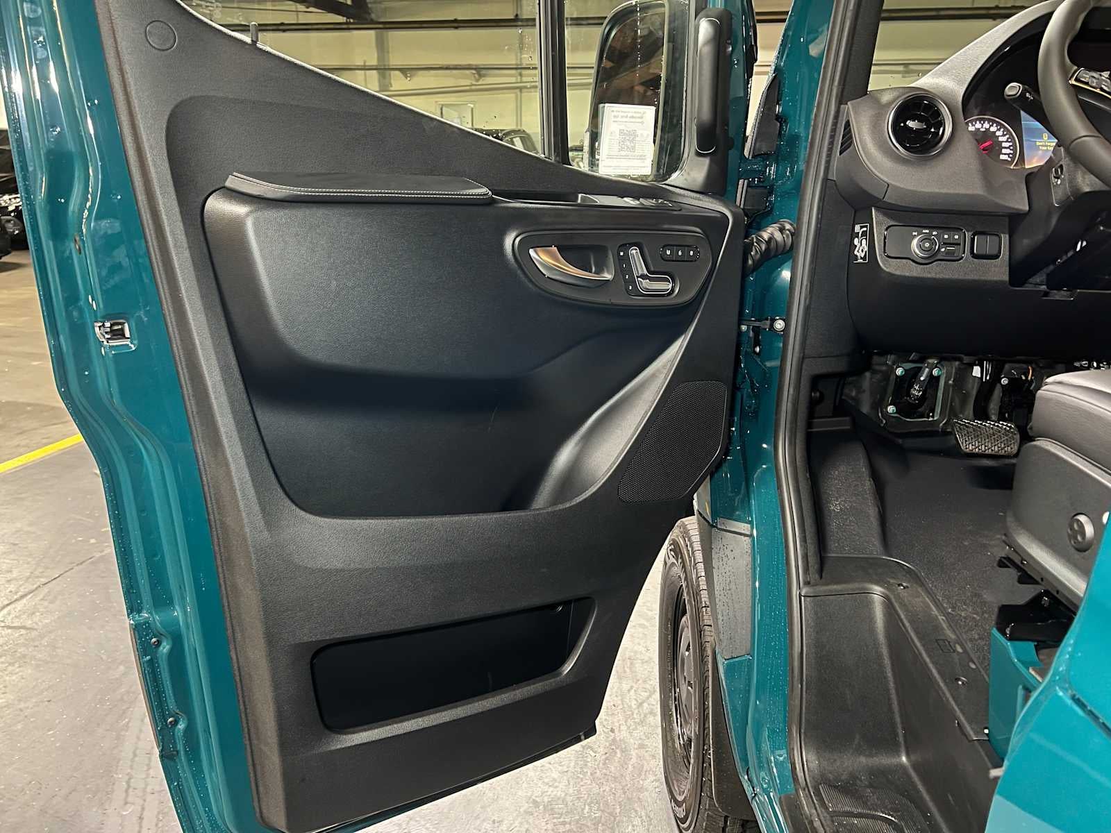 2026 Mercedes-Benz Sprinter 2500 Standard Roof I4 Diesel HO 144" AWD