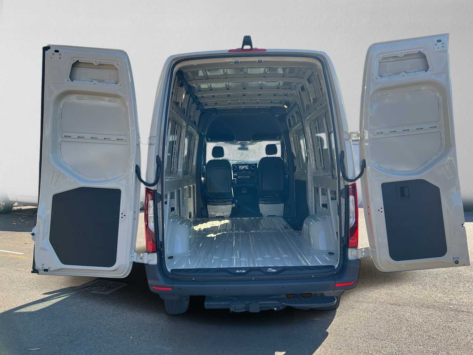 2027 Mercedes-Benz Sprinter Cargo 2500 Standard Roof I4 Diesel HO 144 AWD