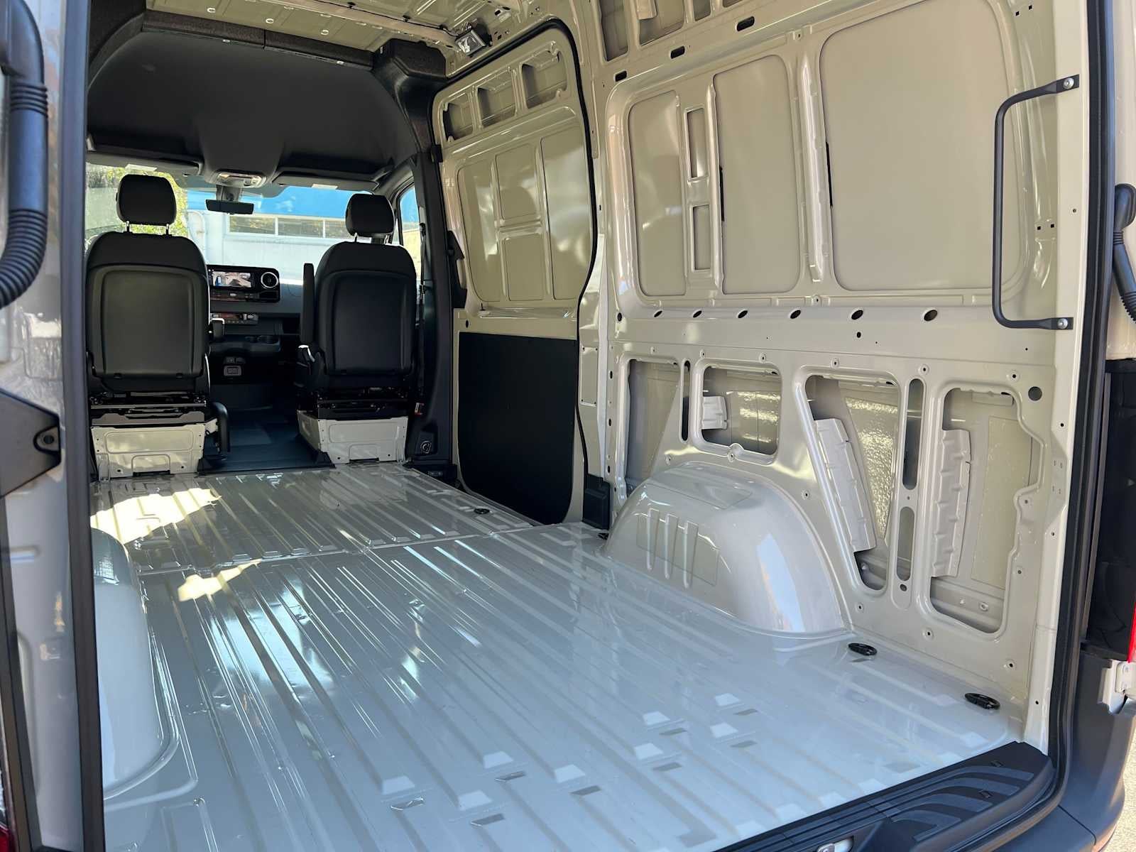 2027 Mercedes-Benz Sprinter Cargo 2500 Standard Roof I4 Diesel HO 144 AWD