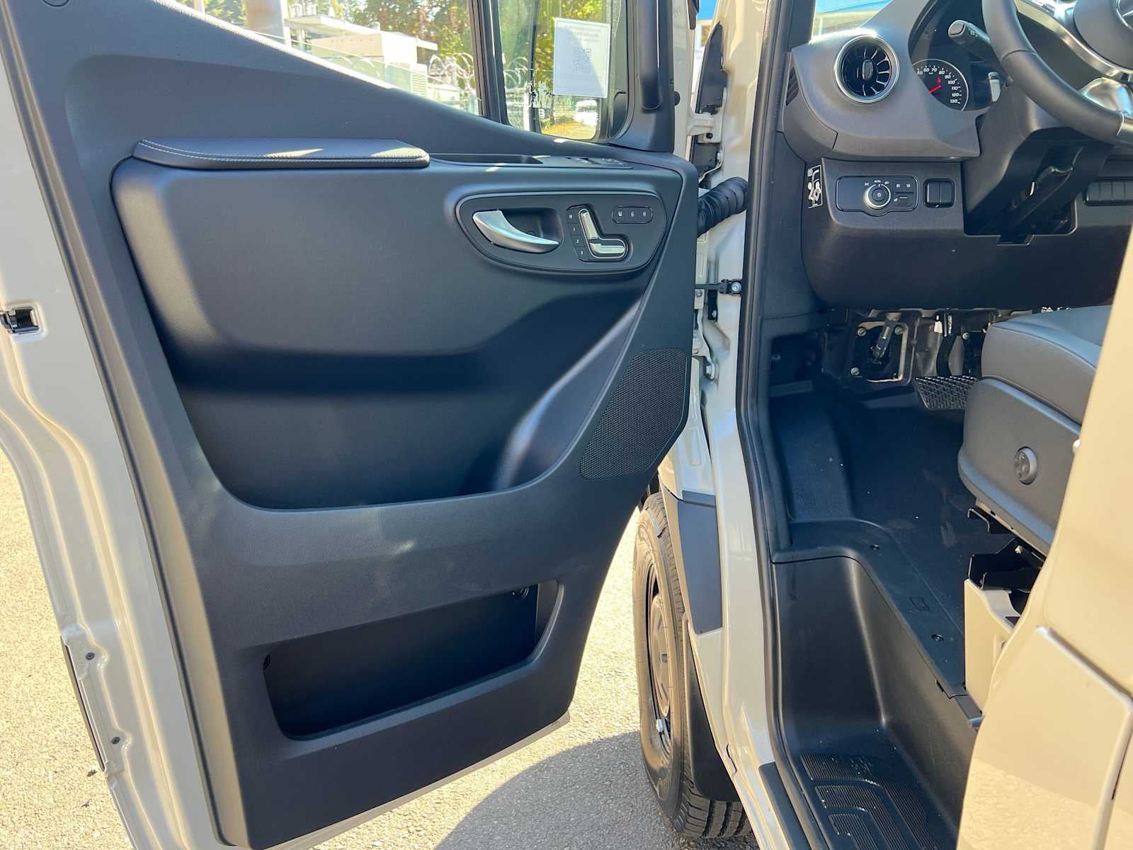 2027 Mercedes-Benz Sprinter Cargo 2500 Standard Roof I4 Diesel HO 144 AWD