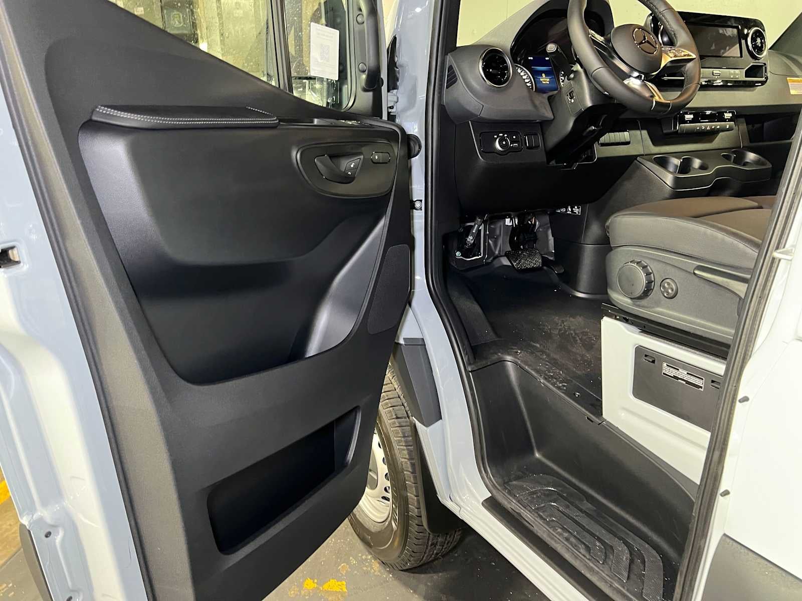 2026 Mercedes-Benz Sprinter Cargo 2500 Standard Roof I4 Diesel HO 144 AWD