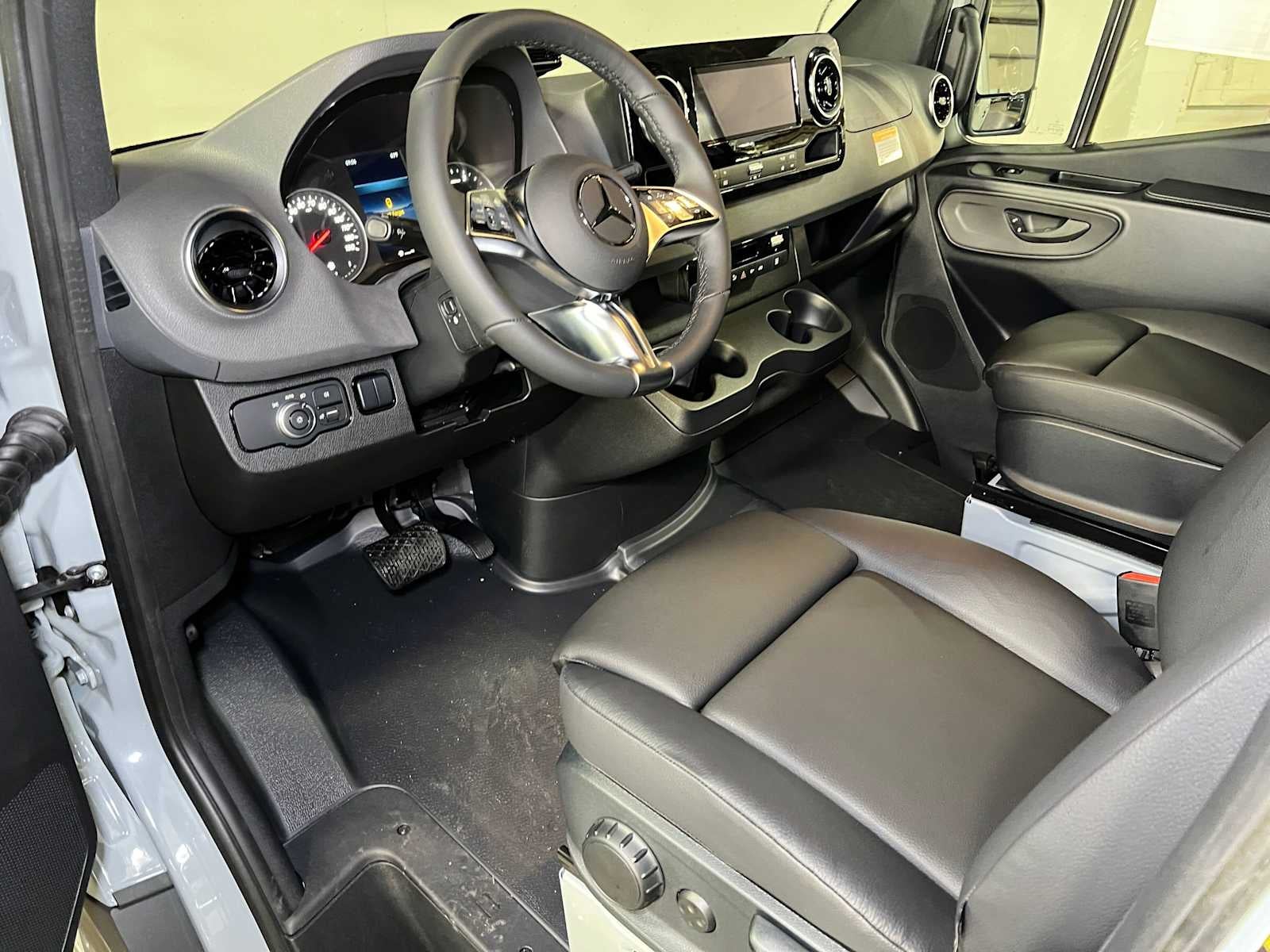 2026 Mercedes-Benz Sprinter Cargo 2500 Standard Roof I4 Diesel HO 144 AWD