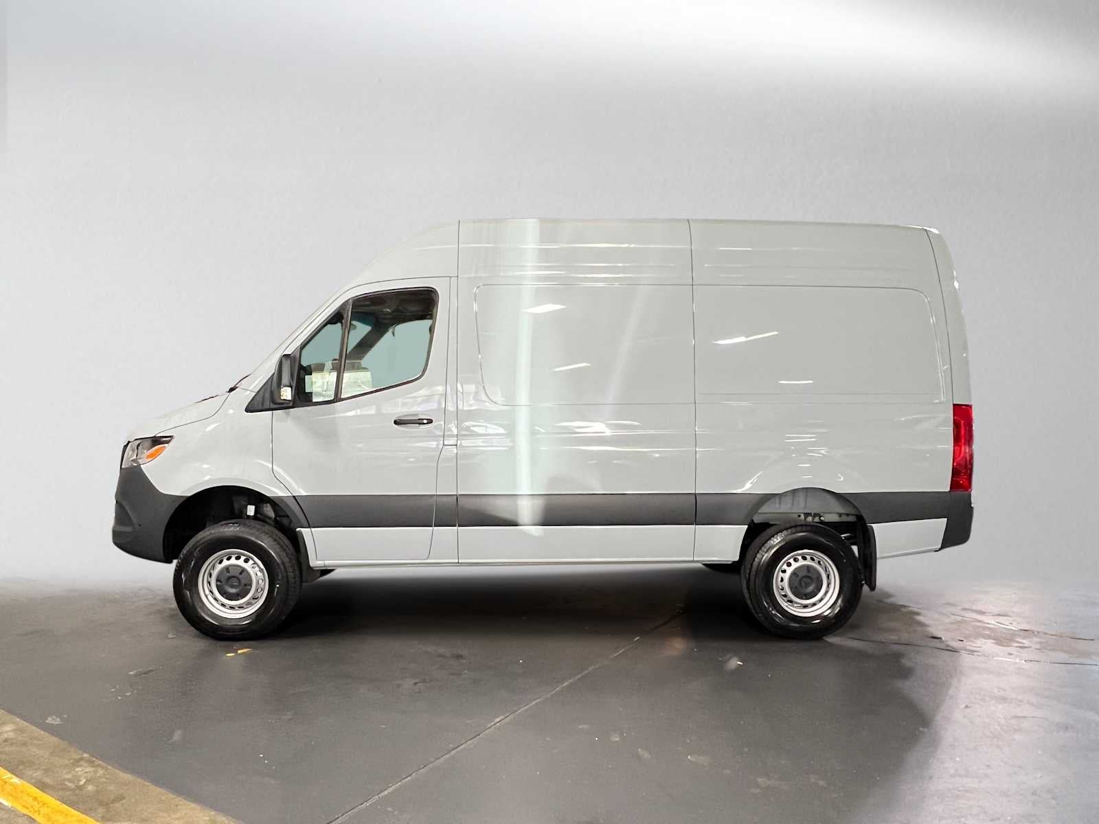 2026 Mercedes-Benz Sprinter Cargo 2500 Standard Roof I4 Diesel HO 144 AWD