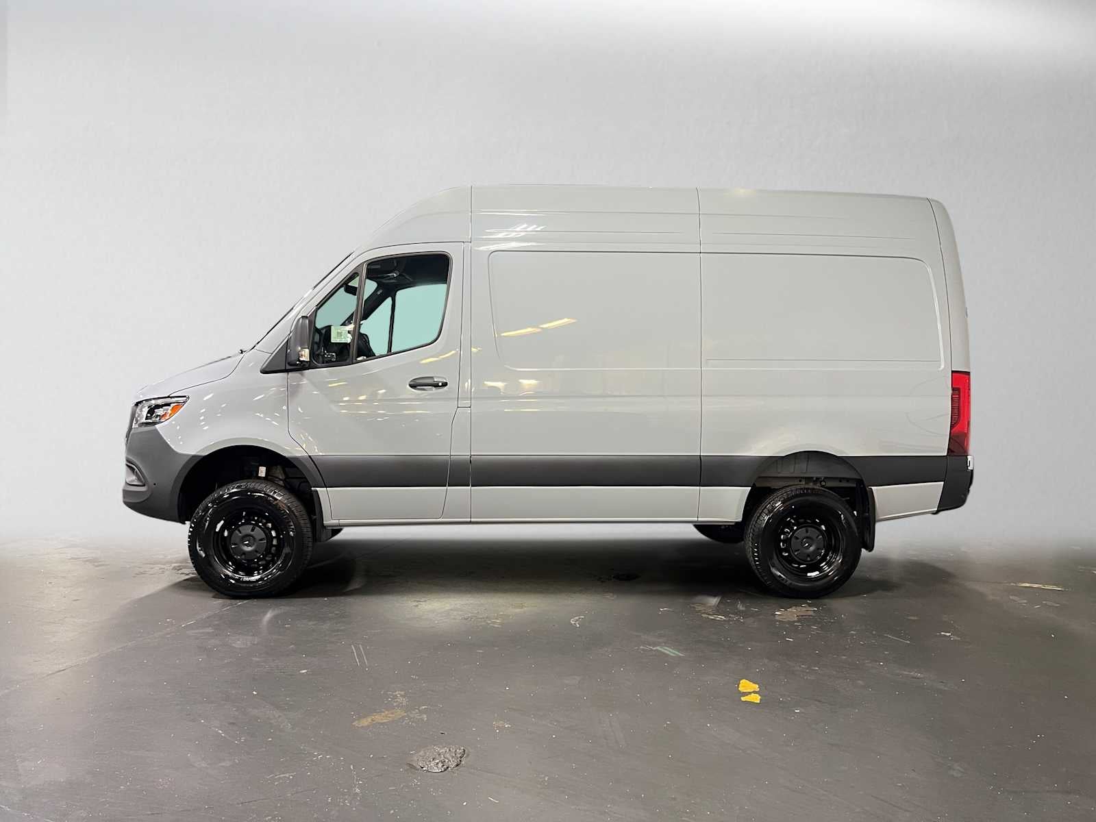 2027 Mercedes-Benz Sprinter Cargo 2500 Standard Roof I4 Diesel HO 144 AWD