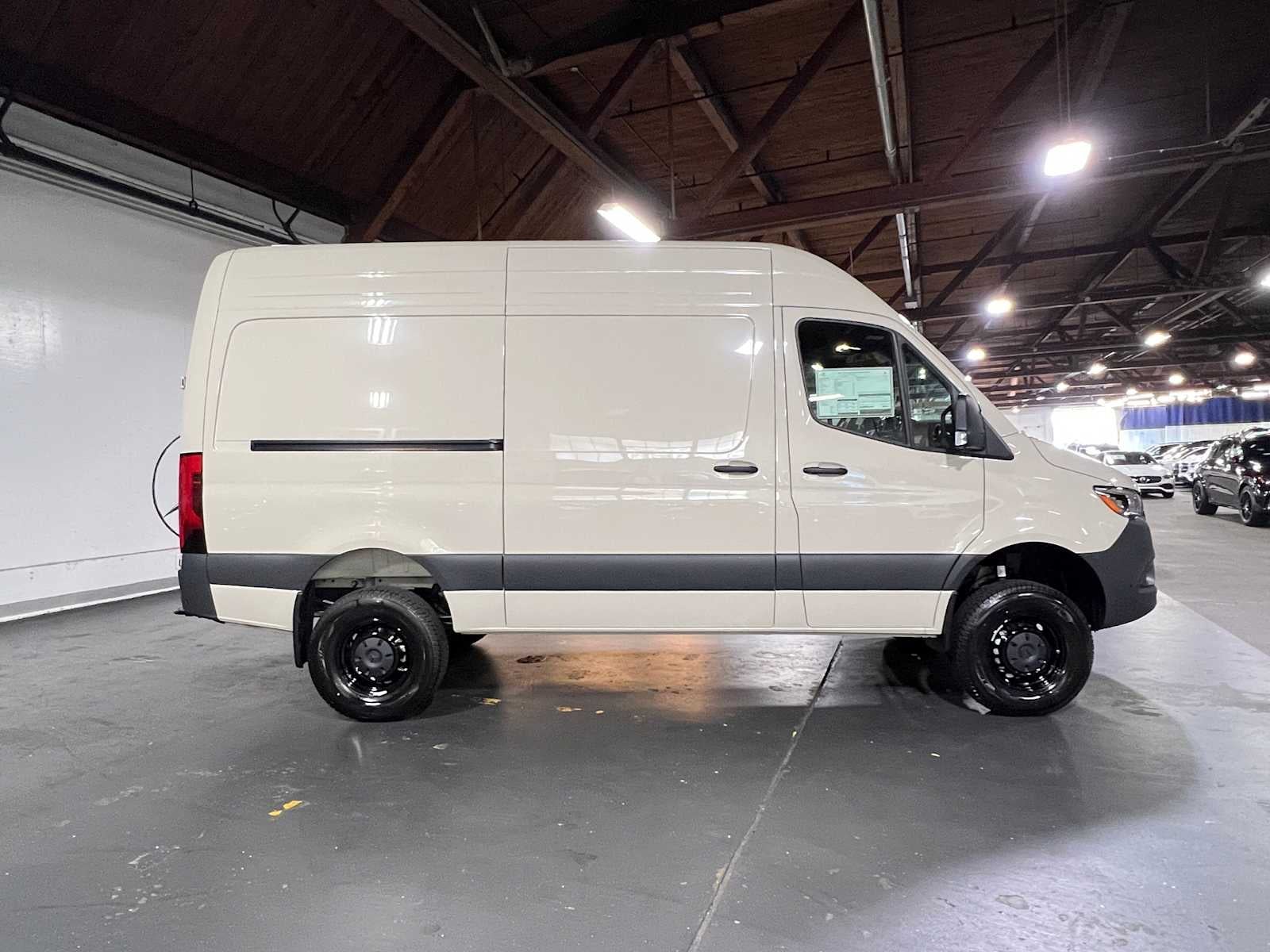 2027 Mercedes-Benz Sprinter Cargo 2500 Standard Roof I4 Diesel HO 144 AWD