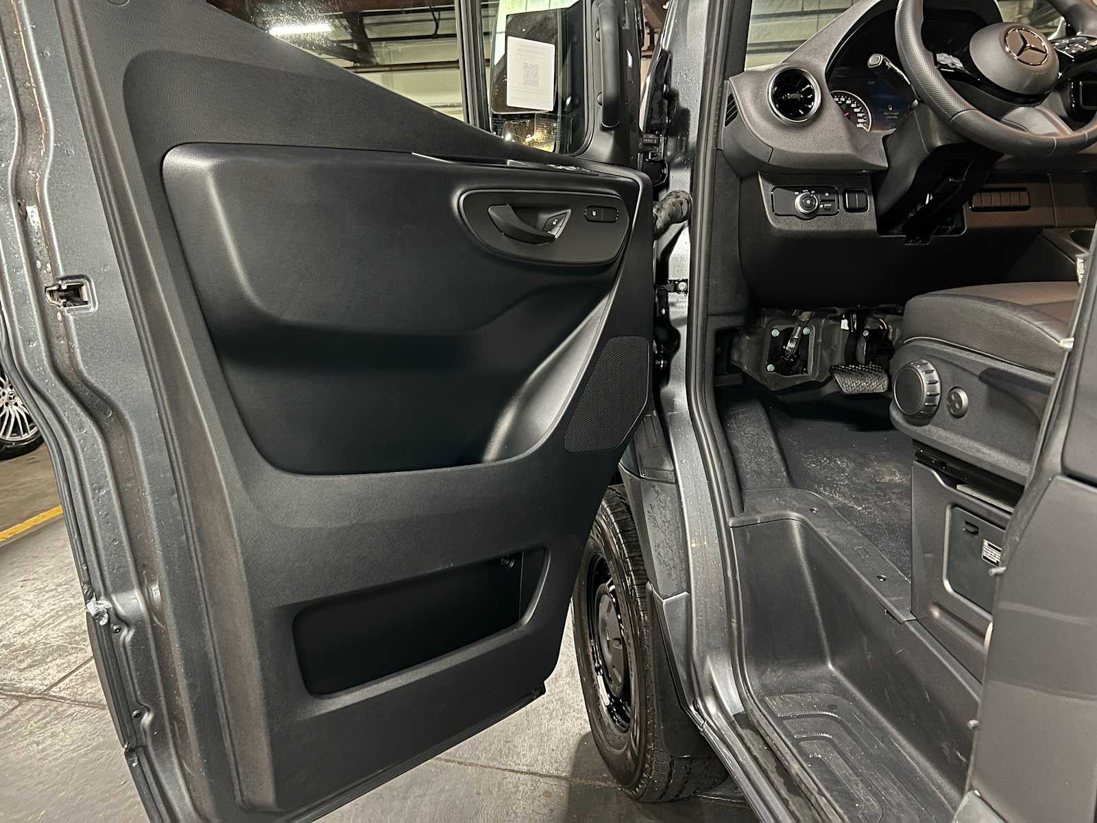 2025 Mercedes-Benz Sprinter Cargo Van 2500 Standard Roof I4 Diesel HO 144 AWD