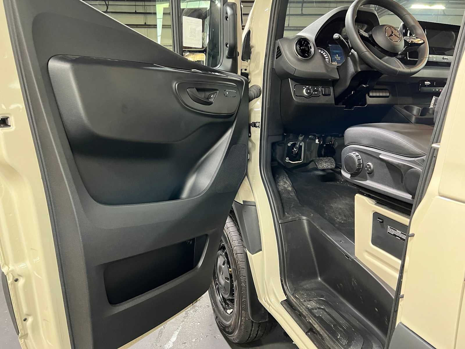 2025 Mercedes-Benz Sprinter Cargo Van 2500 Standard Roof I4 Diesel HO 144 AWD