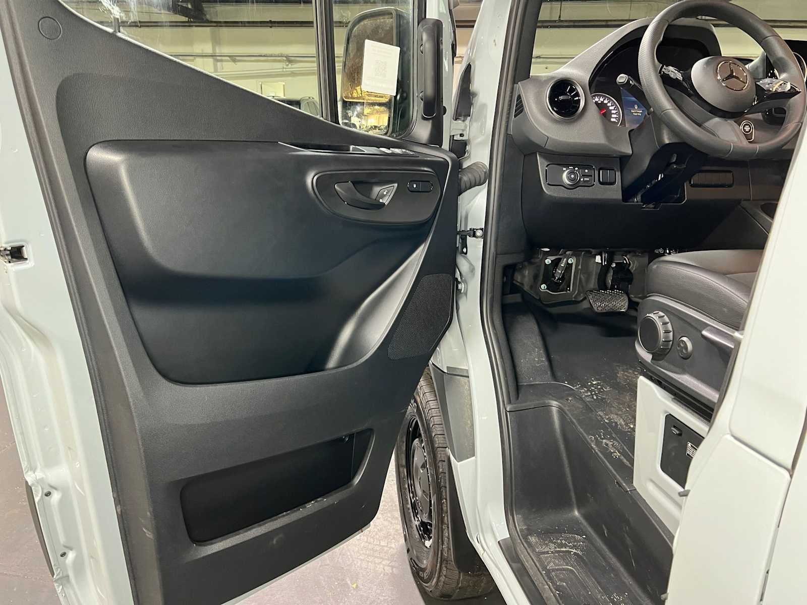 2025 Mercedes-Benz Sprinter Cargo Van 2500 Standard Roof I4 Diesel HO 144 AWD