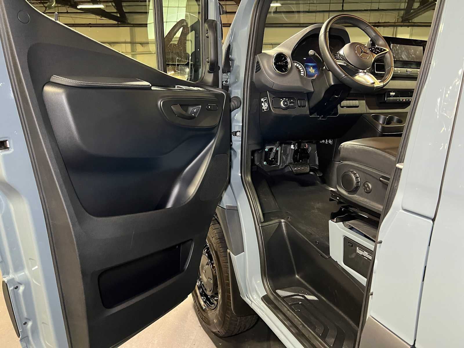 2026 Mercedes-Benz Sprinter Cargo 2500 Standard Roof I4 Diesel HO 144 AWD