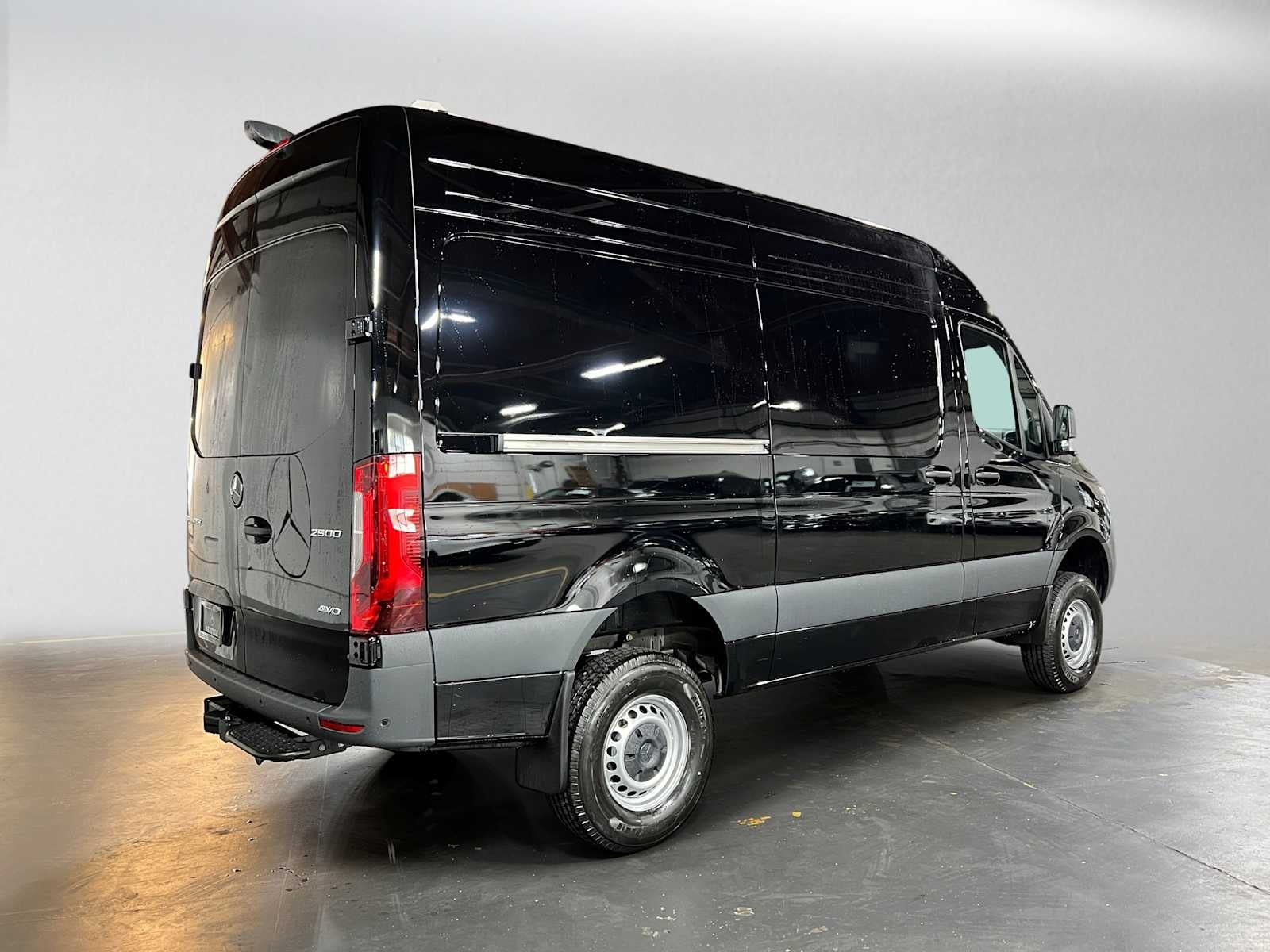 2026 Mercedes-Benz Sprinter Cargo 2500 Standard Roof I4 Diesel HO 144 AWD