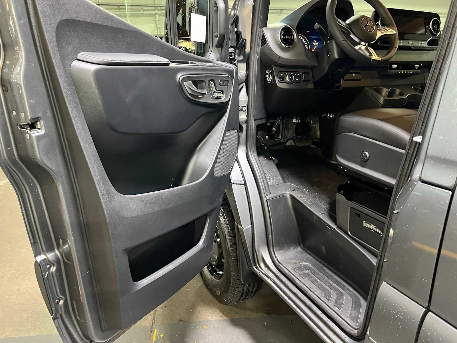 2026 Mercedes-Benz Sprinter 2500 Standard Roof I4 Diesel HO 144 AWD