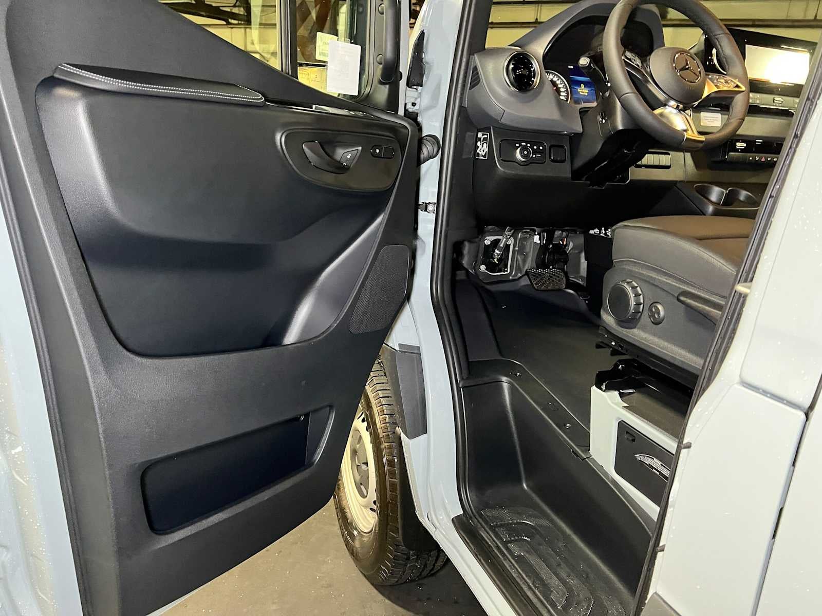 2026 Mercedes-Benz Sprinter Cargo 2500 Standard Roof I4 Diesel HO 144 AWD