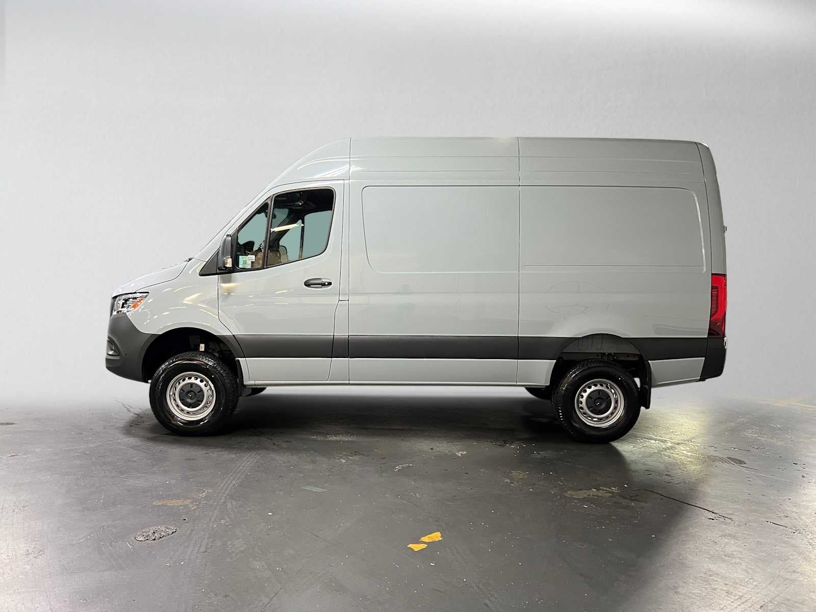2026 Mercedes-Benz Sprinter Cargo 2500 Standard Roof I4 Diesel HO 144 AWD