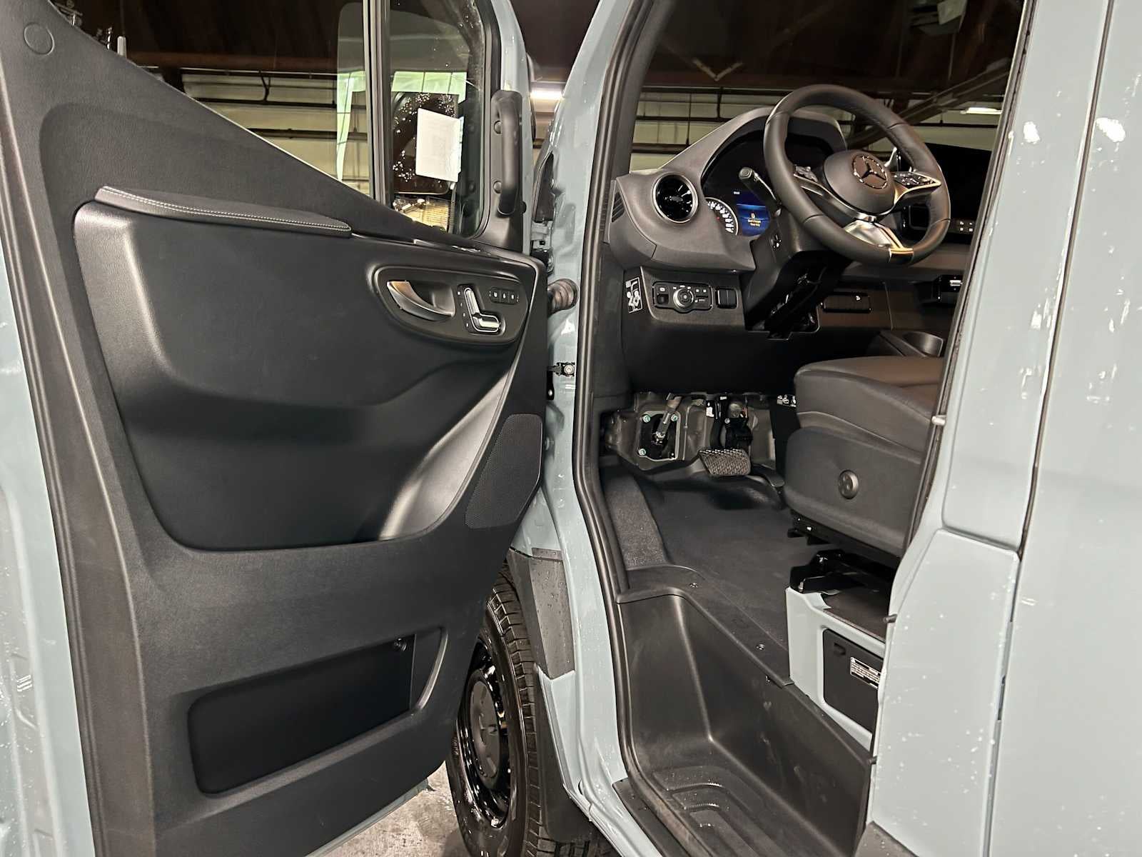 2026 Mercedes-Benz Sprinter 2500 Standard Roof I4 Diesel HO 144 AWD
