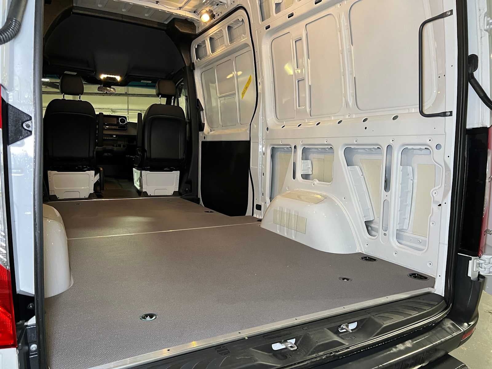 2025 Mercedes-Benz Sprinter Cargo 2500 Standard Roof I4 Diesel HO 144 AWD