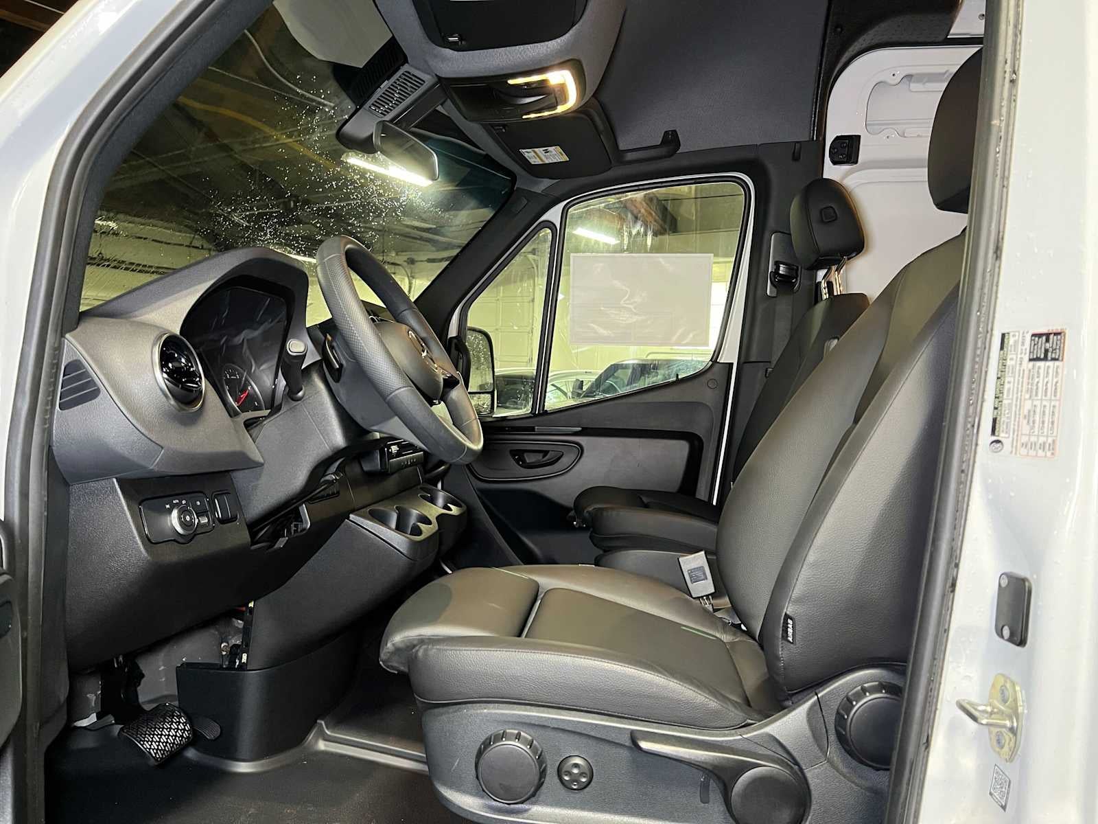 2025 Mercedes-Benz Sprinter Cargo 2500 Standard Roof I4 Diesel HO 144 AWD