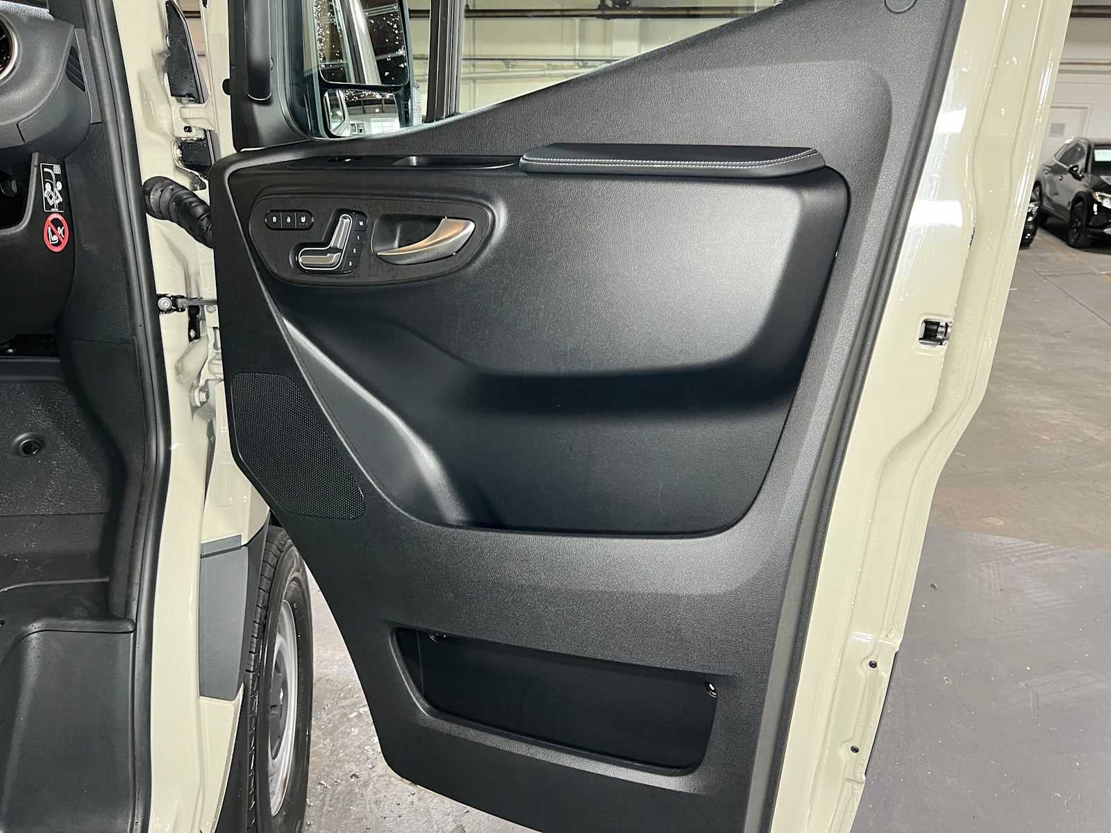 2026 Mercedes-Benz Sprinter 2500 Standard Roof I4 Diesel HO 144 AWD
