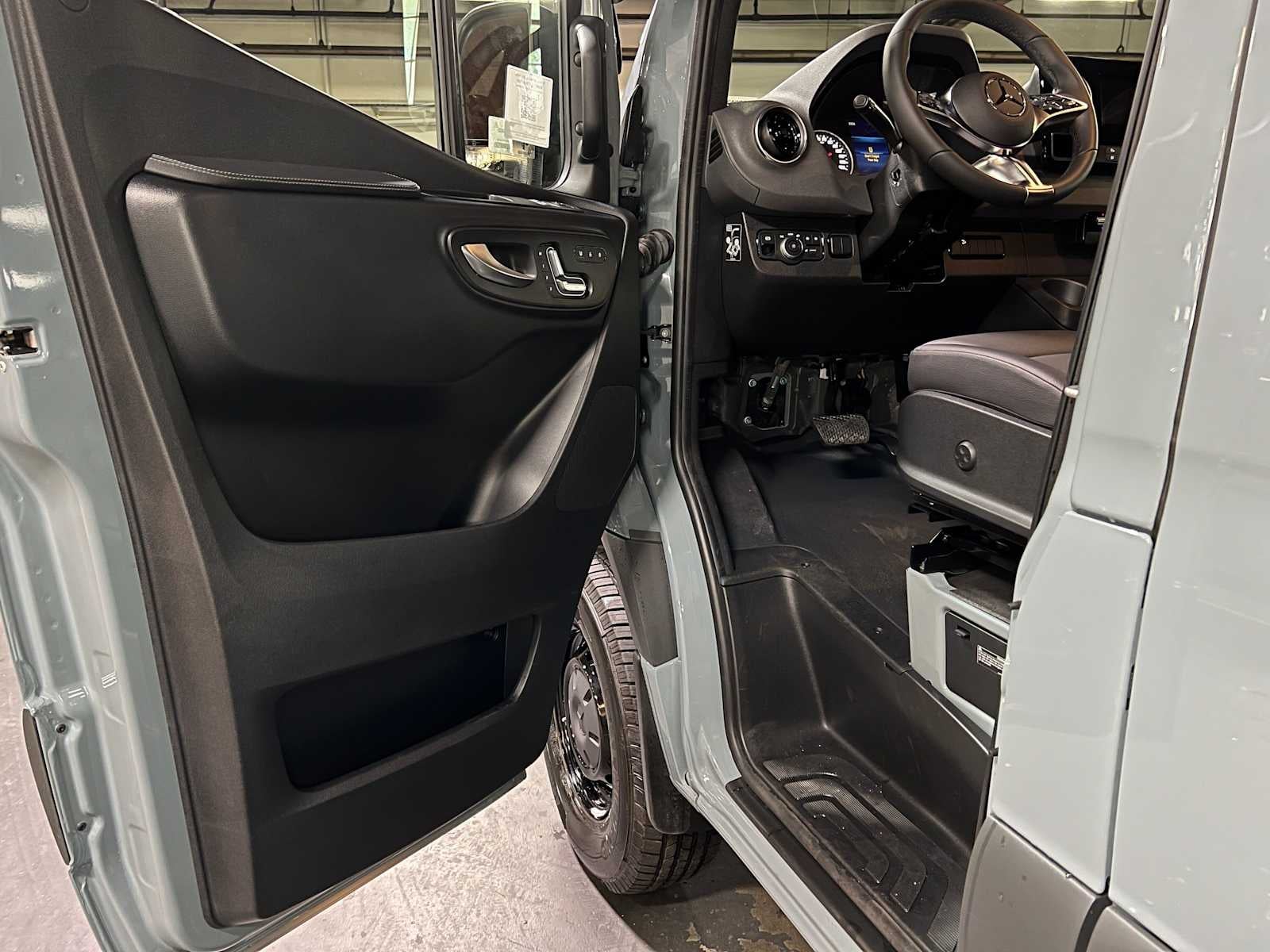 2026 Mercedes-Benz Sprinter 2500 Standard Roof I4 Diesel HO 144 AWD