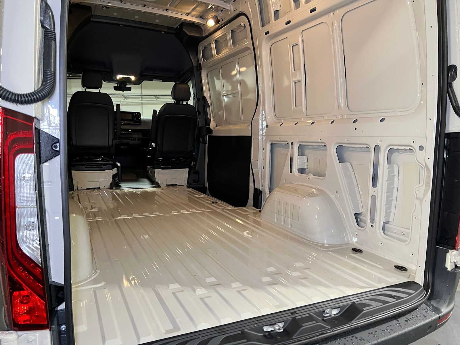 2027 Mercedes-Benz Sprinter Cargo 2500 Standard Roof I4 Diesel HO 144 AWD
