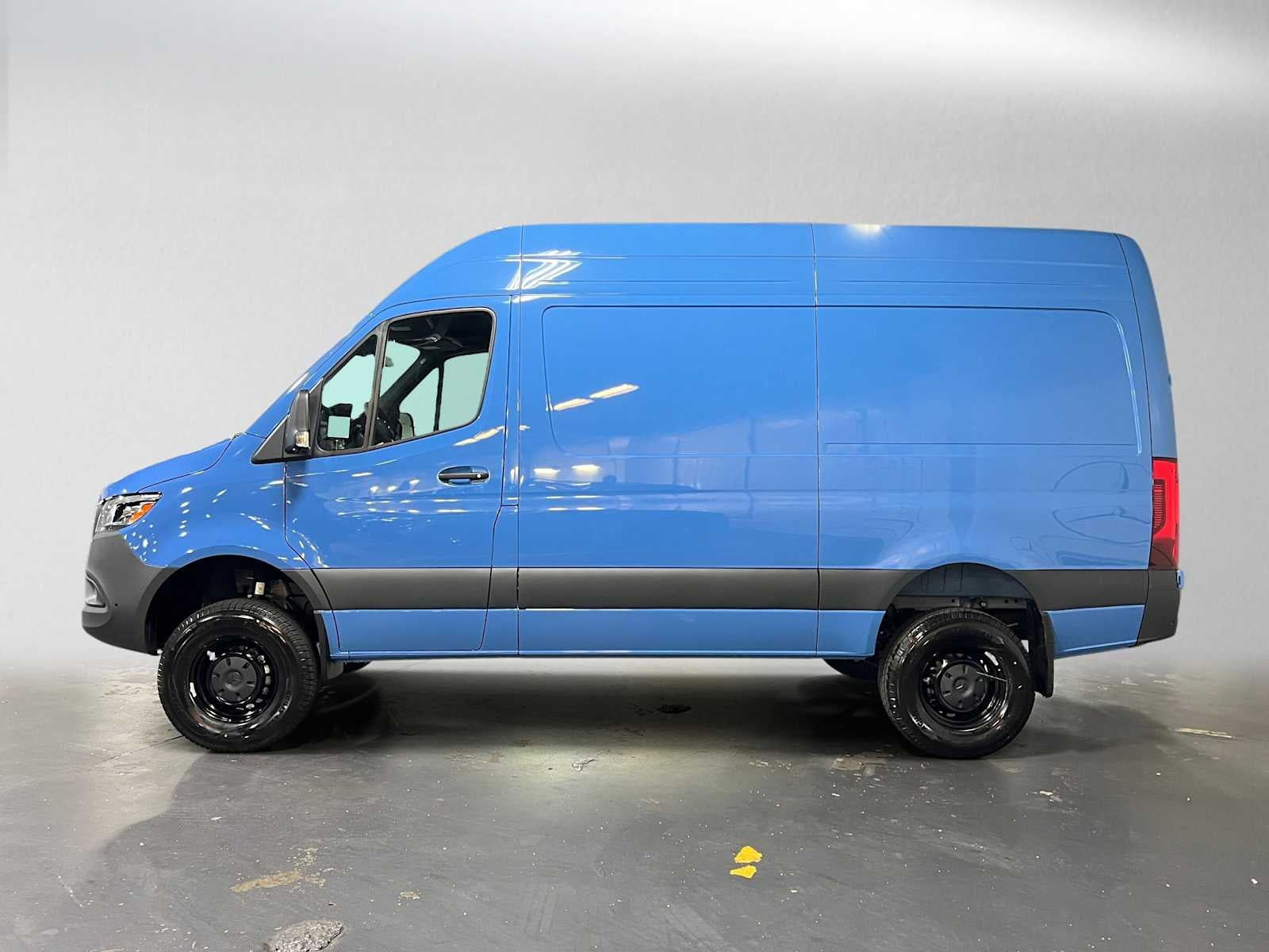 2027 Mercedes-Benz Sprinter Cargo 2500 Standard Roof I4 Diesel HO 144 AWD