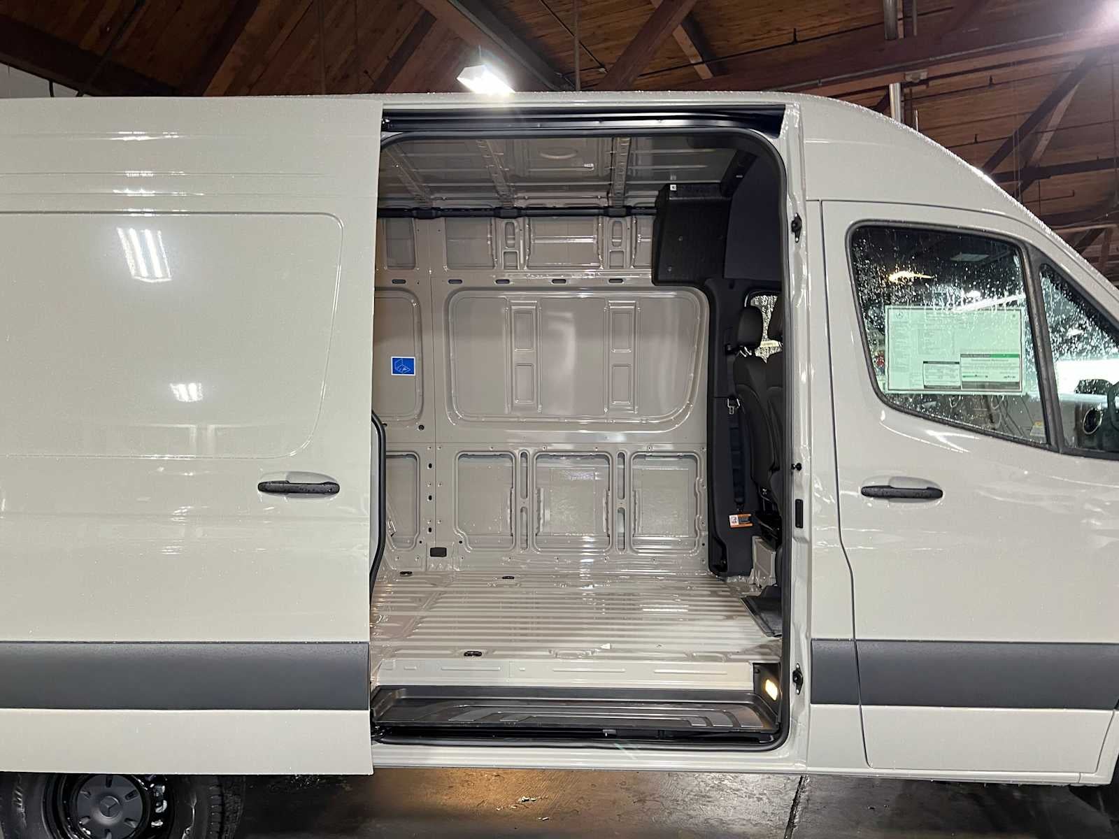 2027 Mercedes-Benz Sprinter Cargo 2500 Standard Roof I4 Diesel HO 144 AWD