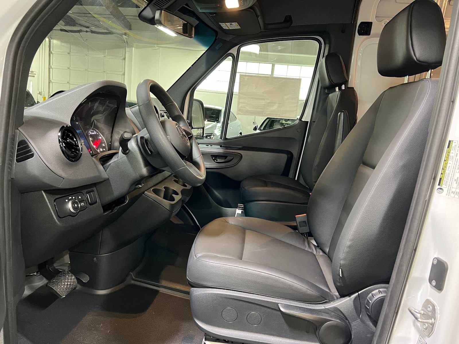 2025 Mercedes-Benz Sprinter Cargo Van 2500 High Roof I4 Diesel HO 170 RWD