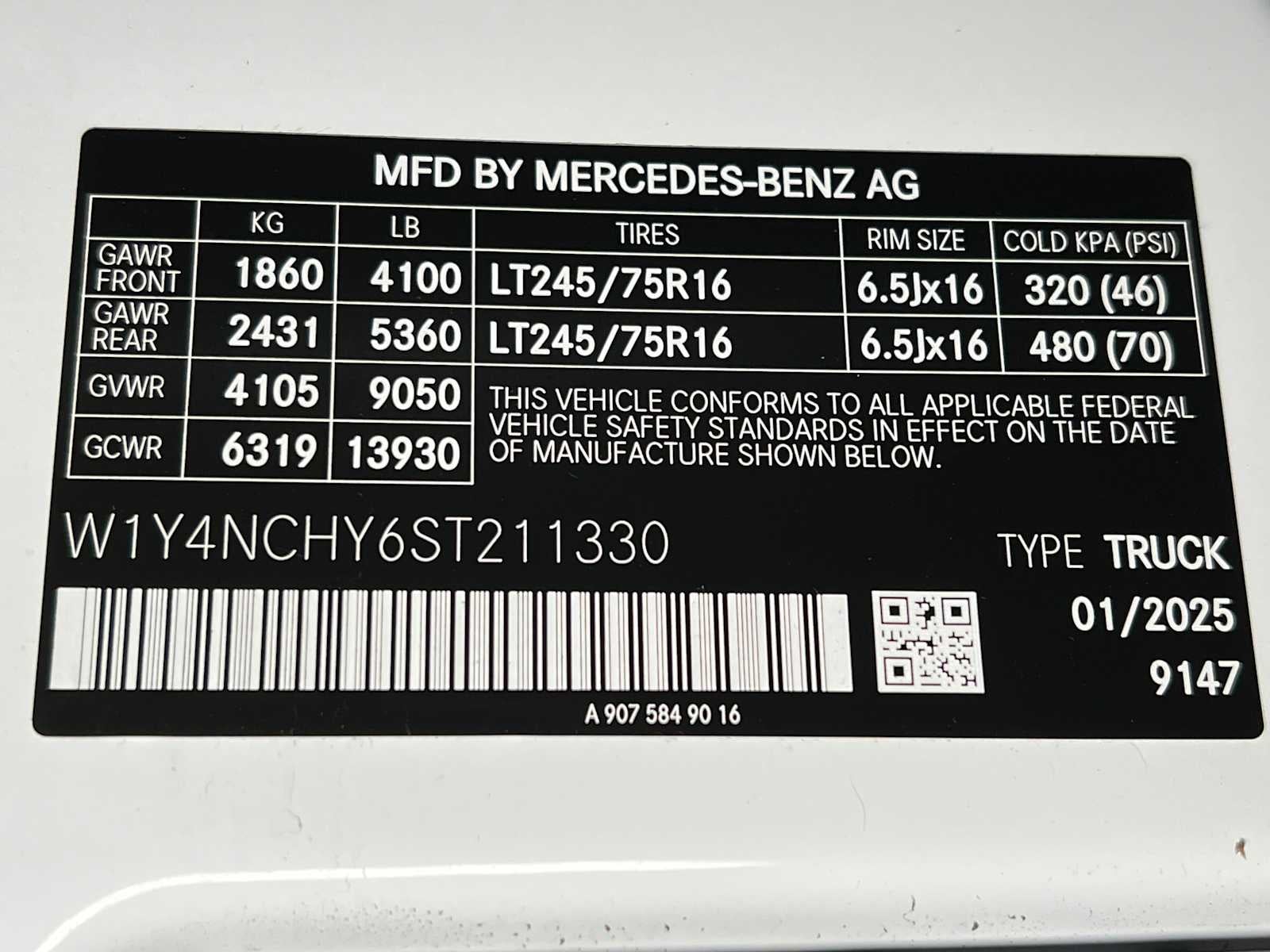 2025 Mercedes-Benz Sprinter Cargo Van 2500 High Roof I4 Diesel HO 170 RWD