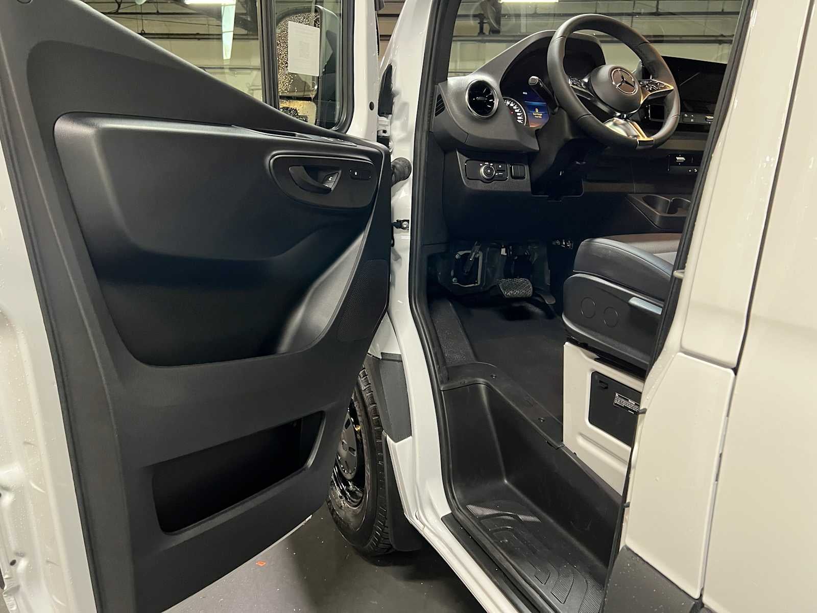 2026 Mercedes-Benz Sprinter 2500 High Roof I4 Diesel HO 170 RWD