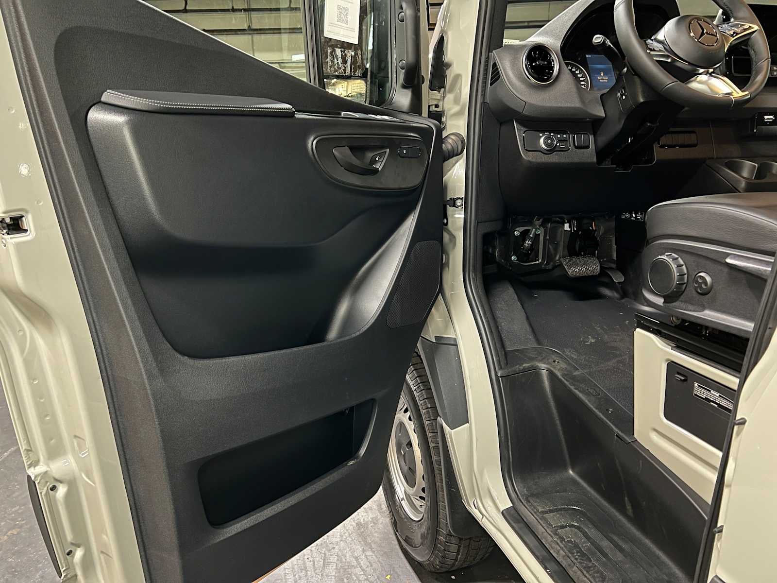 2026 Mercedes-Benz Sprinter 2500 High Roof I4 Diesel HO 170 AWD