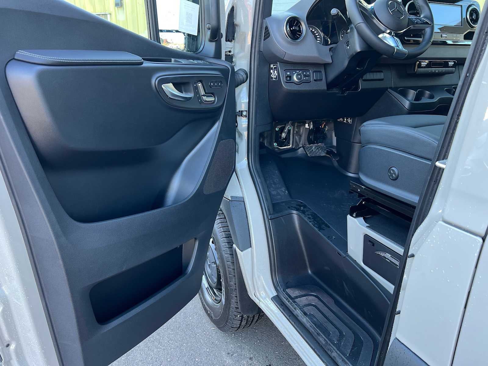 2026 Mercedes-Benz Sprinter Cargo 2500 High Roof I4 Diesel HO 170 AWD