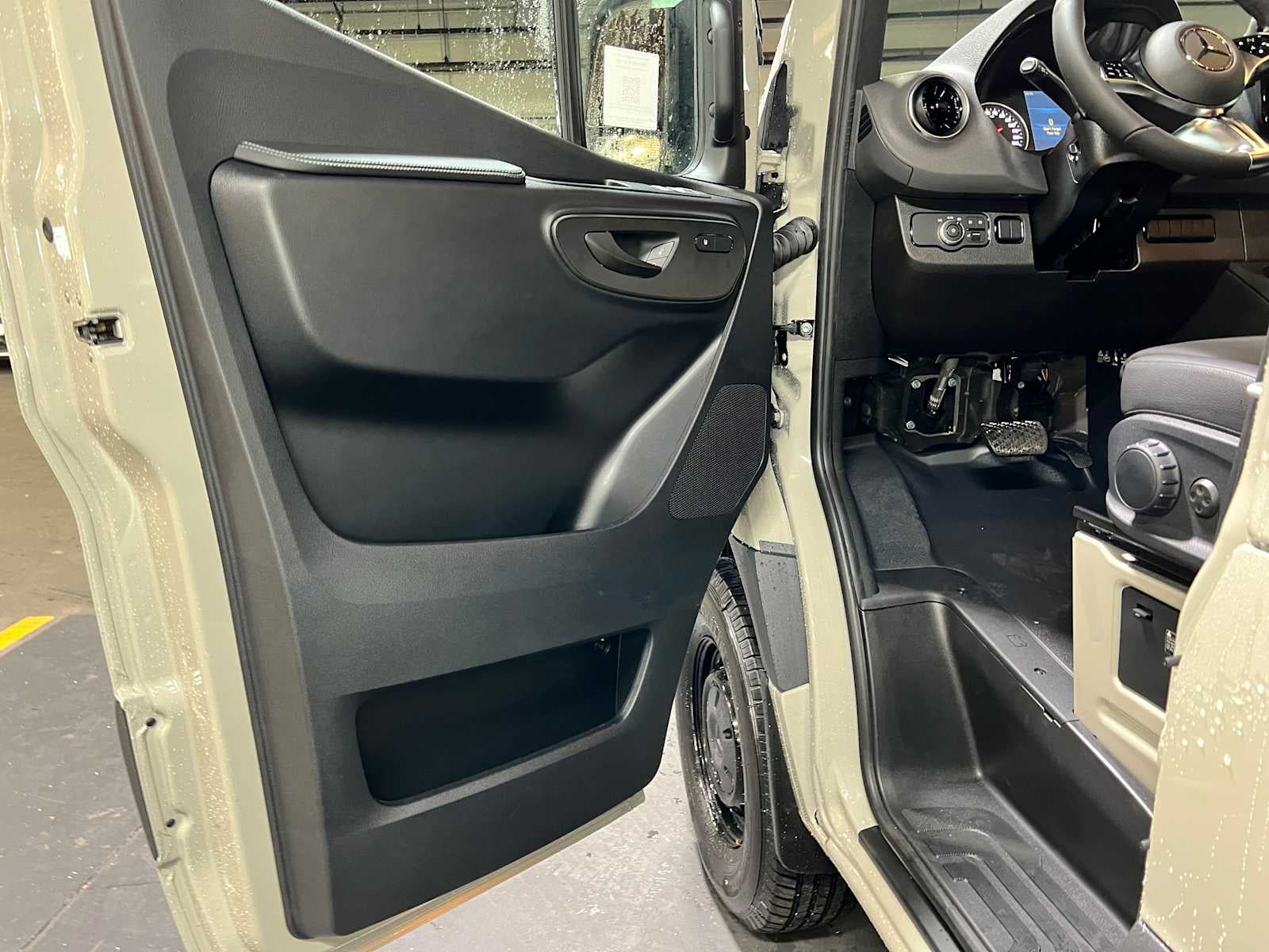 2026 Mercedes-Benz Sprinter 2500 High Roof I4 Diesel HO 170 AWD