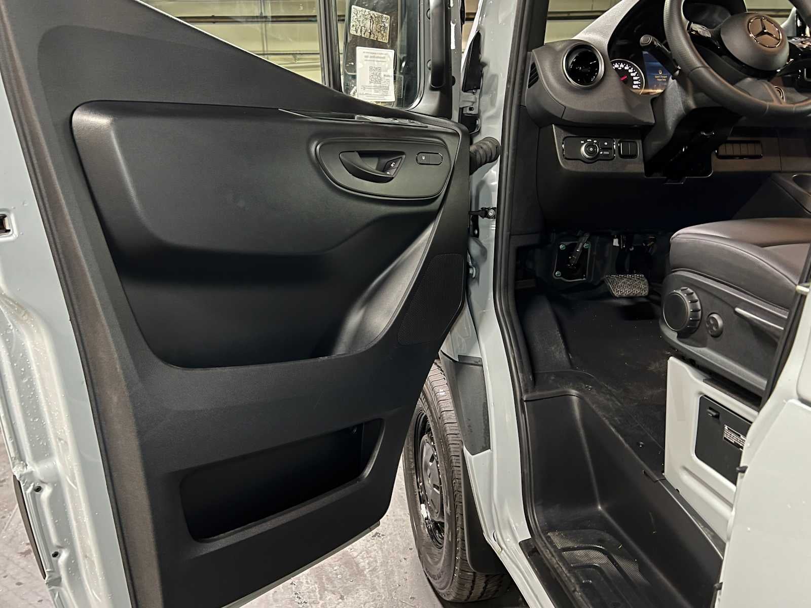 2025 Mercedes-Benz Sprinter Cargo Van 2500 High Roof I4 Diesel HO 170 AWD