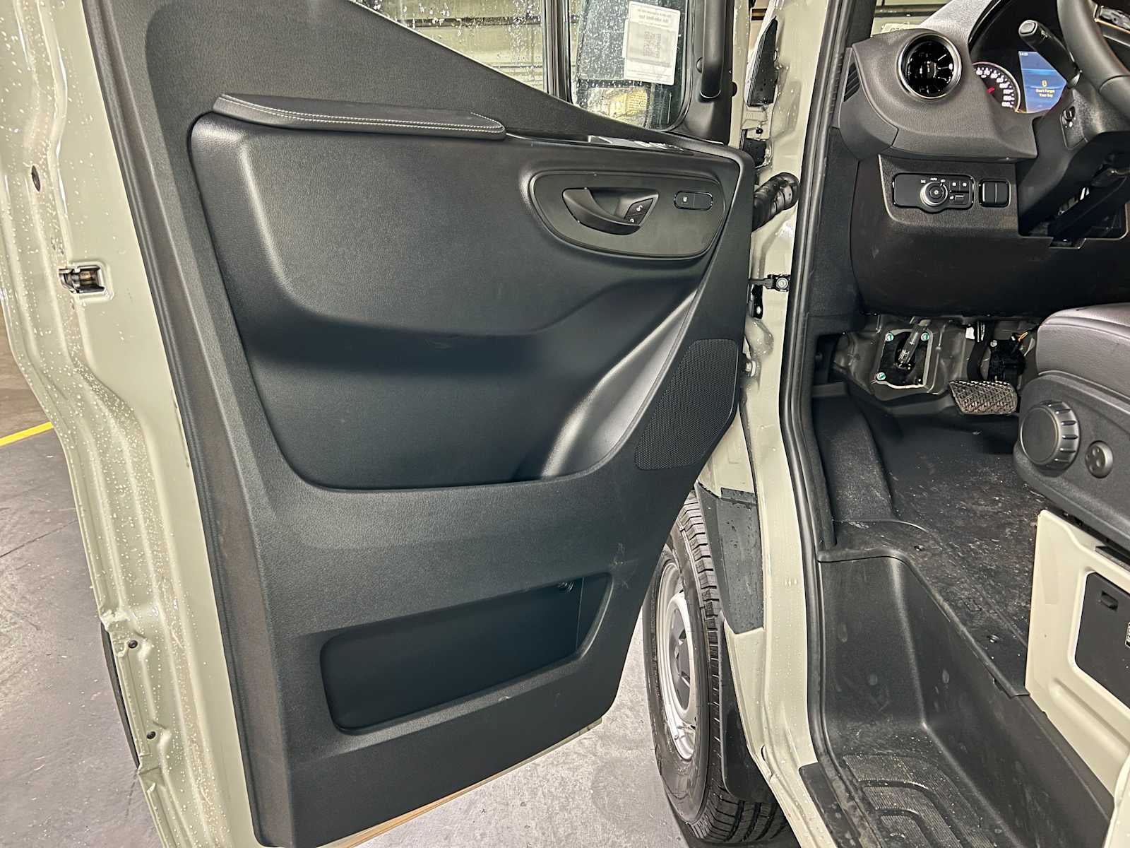 2026 Mercedes-Benz Sprinter 2500 High Roof I4 Diesel HO 170 AWD