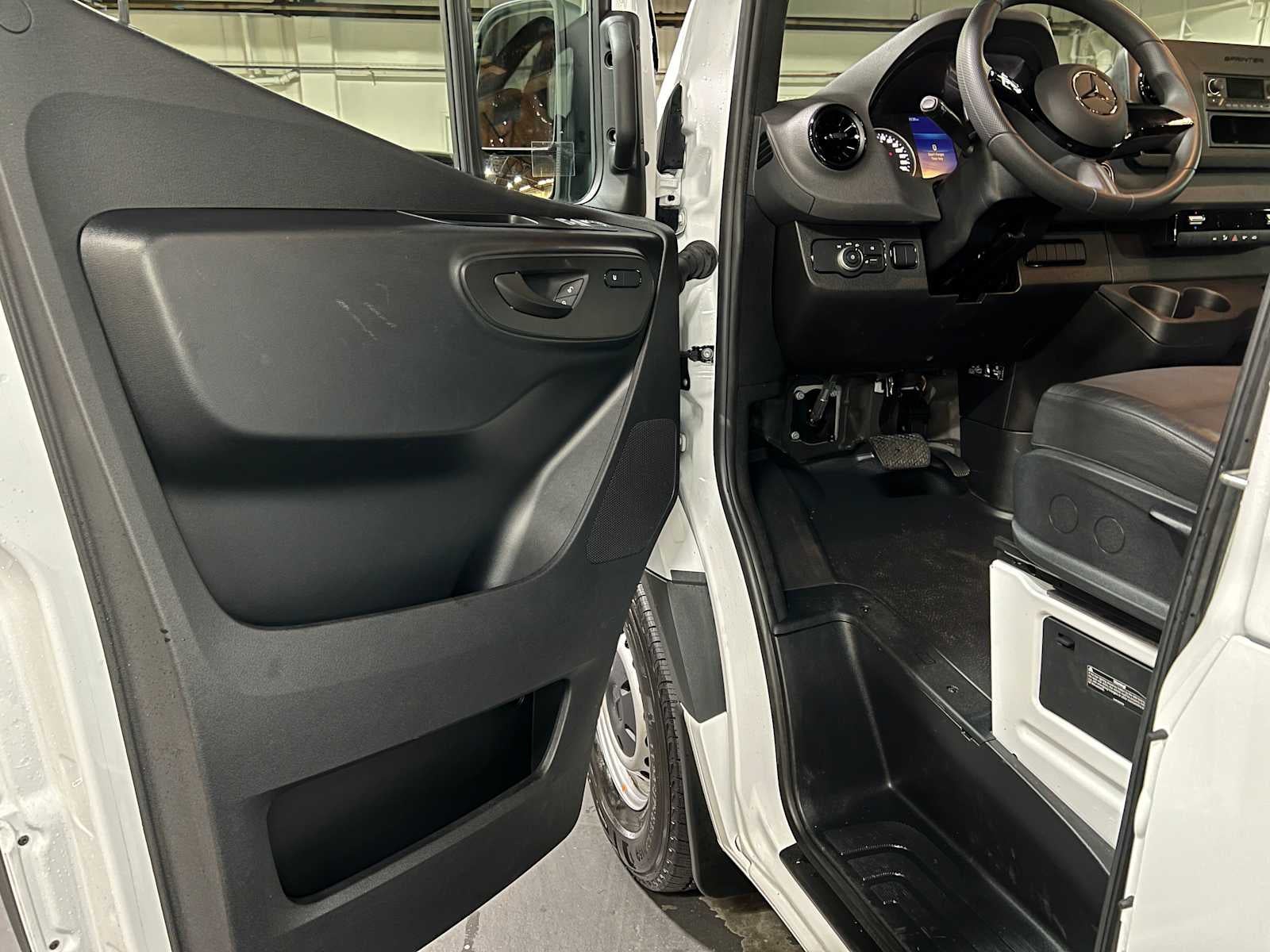 2025 Mercedes-Benz Sprinter Cargo Van 2500 High Roof I4 Diesel HO 170 Extended RWD