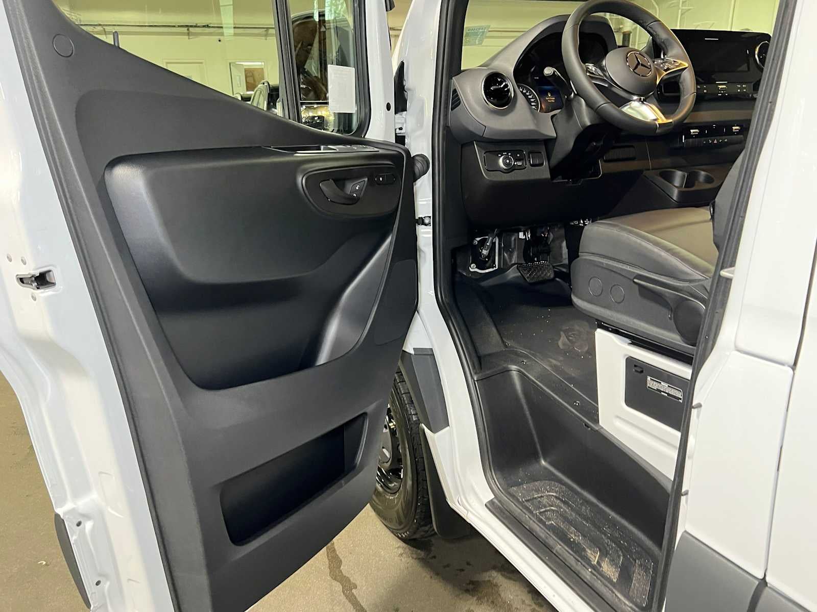 2026 Mercedes-Benz Sprinter Cargo 2500 High Roof I4 Diesel HO 170 Extended RWD