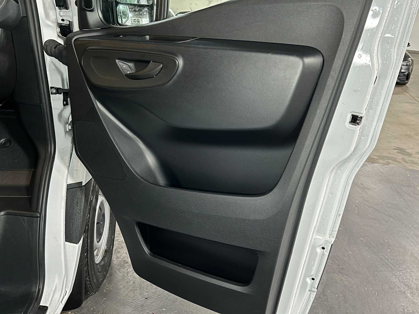 2025 Mercedes-Benz eSprinter Cargo Van 2500 Standard Roof HO 144 RWD