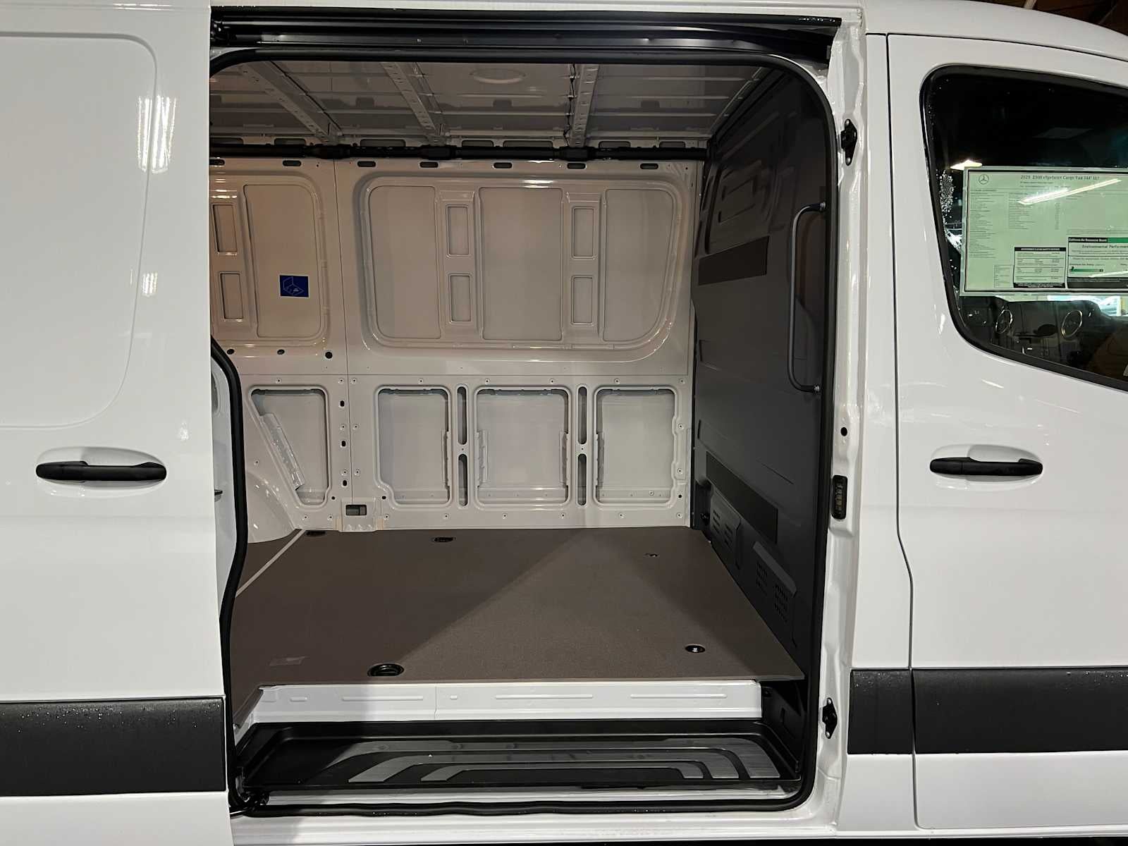 2025 Mercedes-Benz eSprinter Cargo Van 2500 Standard Roof HO 144 RWD