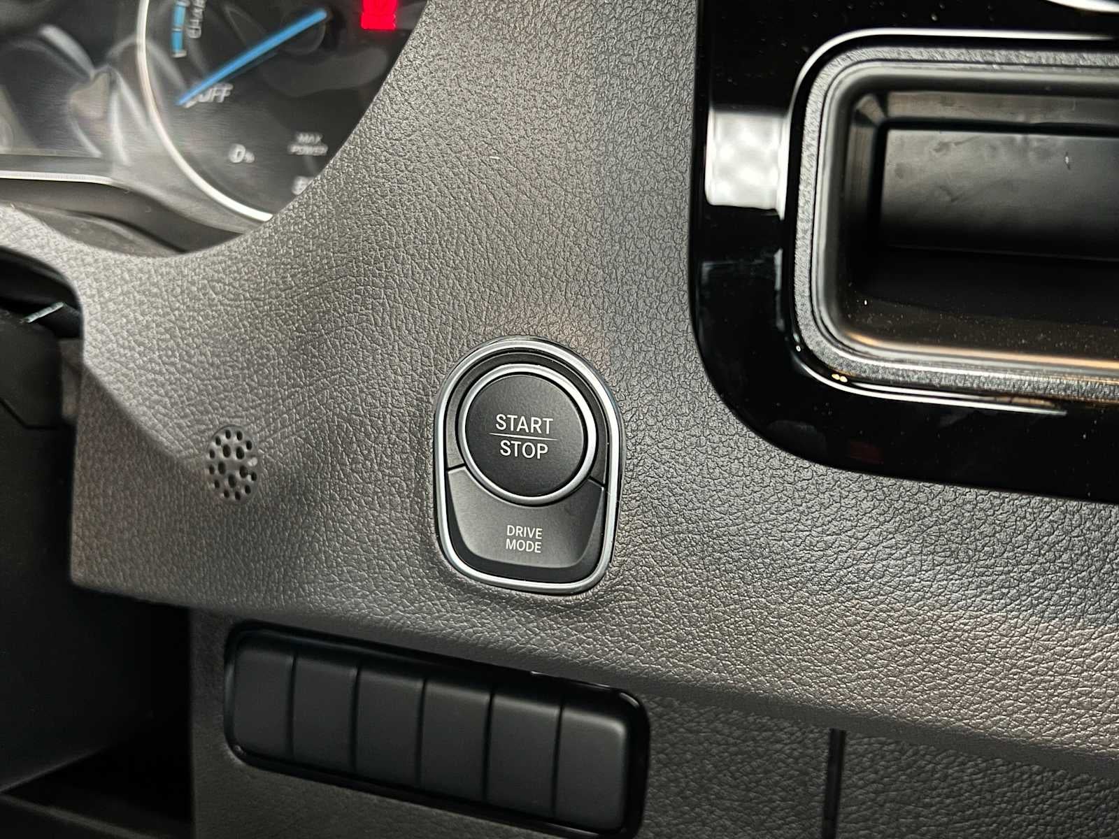 2025 Mercedes-Benz eSprinter Cargo Van 2500 Standard Roof HO 144 RWD