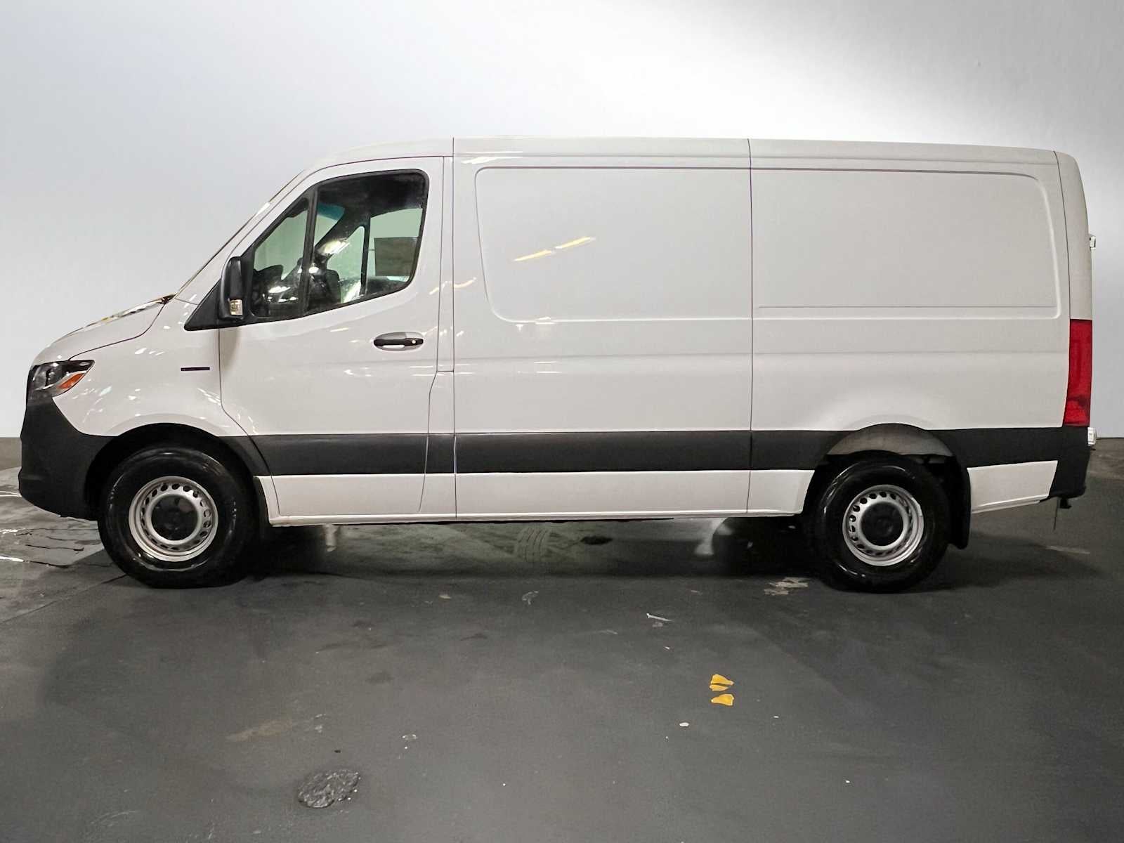 2025 Mercedes-Benz eSprinter Cargo Van 2500 Standard Roof HO 144 RWD