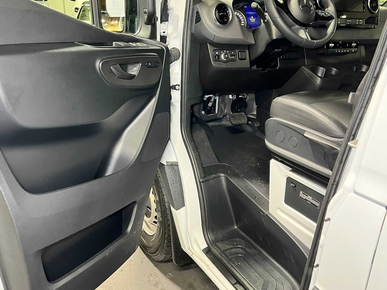 2025 Mercedes-Benz Sprinter Cargo 2500 High Roof HO 170 RWD