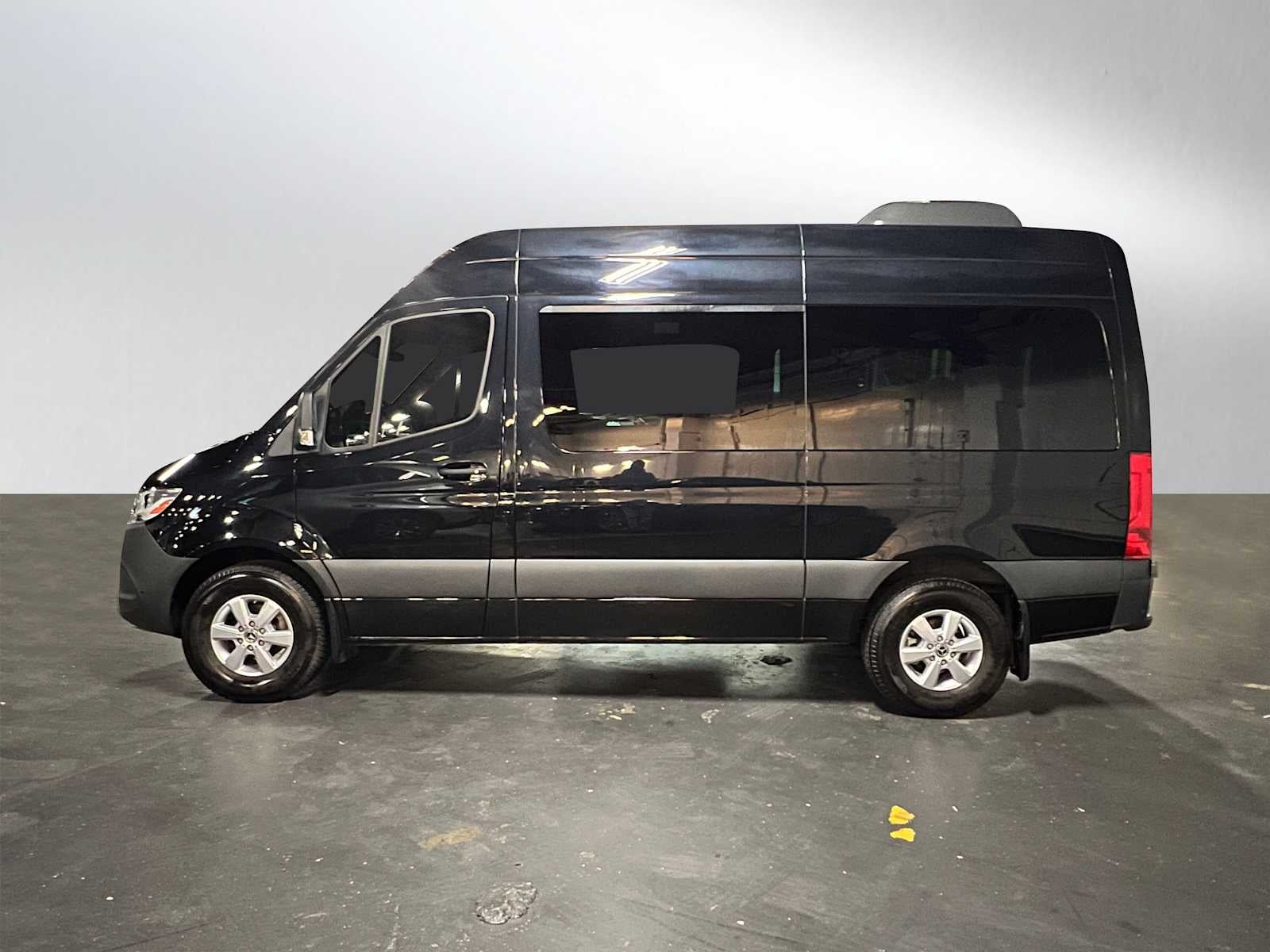 2022 Mercedes-Benz Sprinter Passenger Van 2500 Standard Roof V6 144 RWD