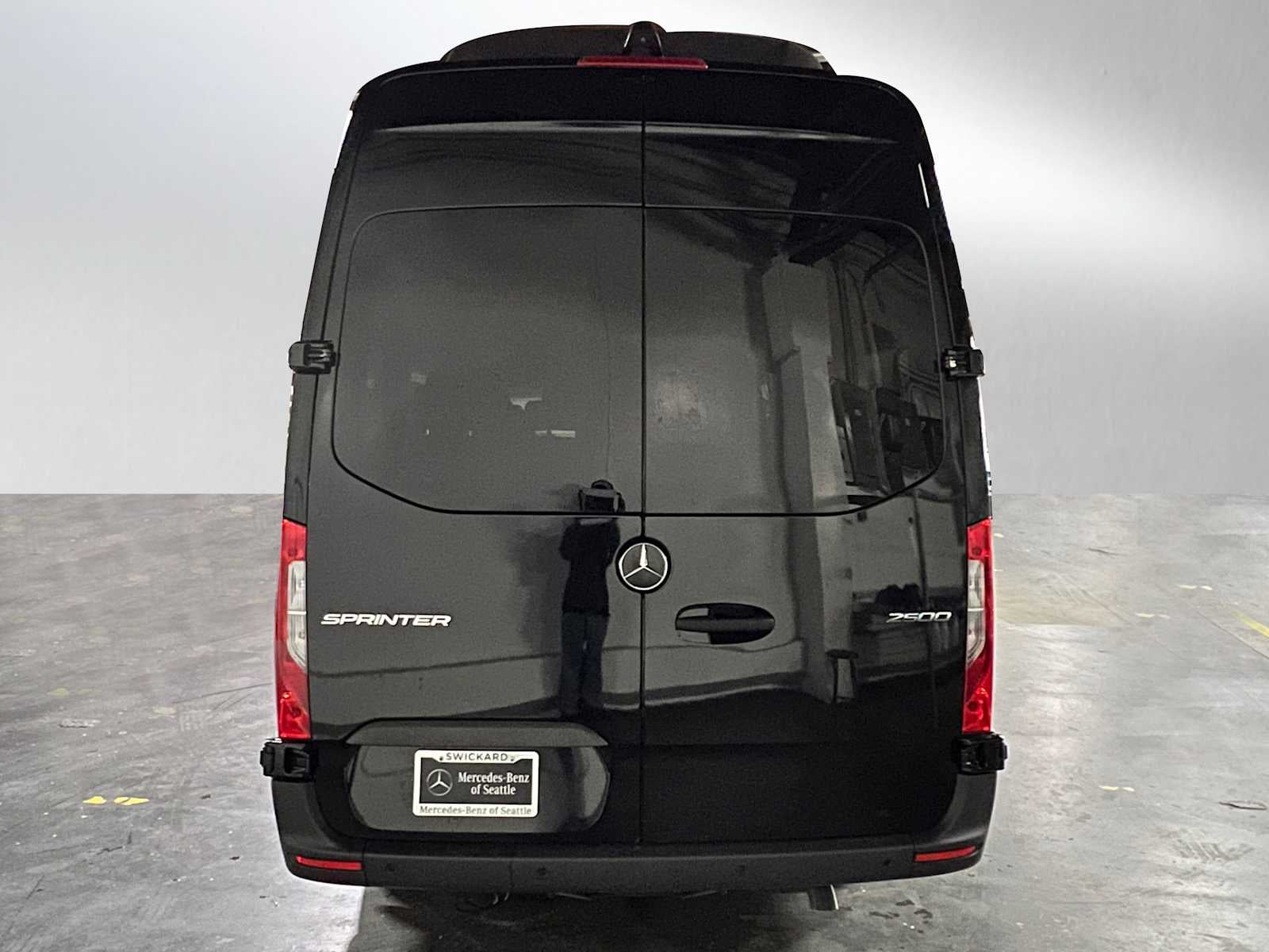 2025 Mercedes-Benz Sprinter Passenger Van 2500 High Roof I4 Diesel 170 RWD