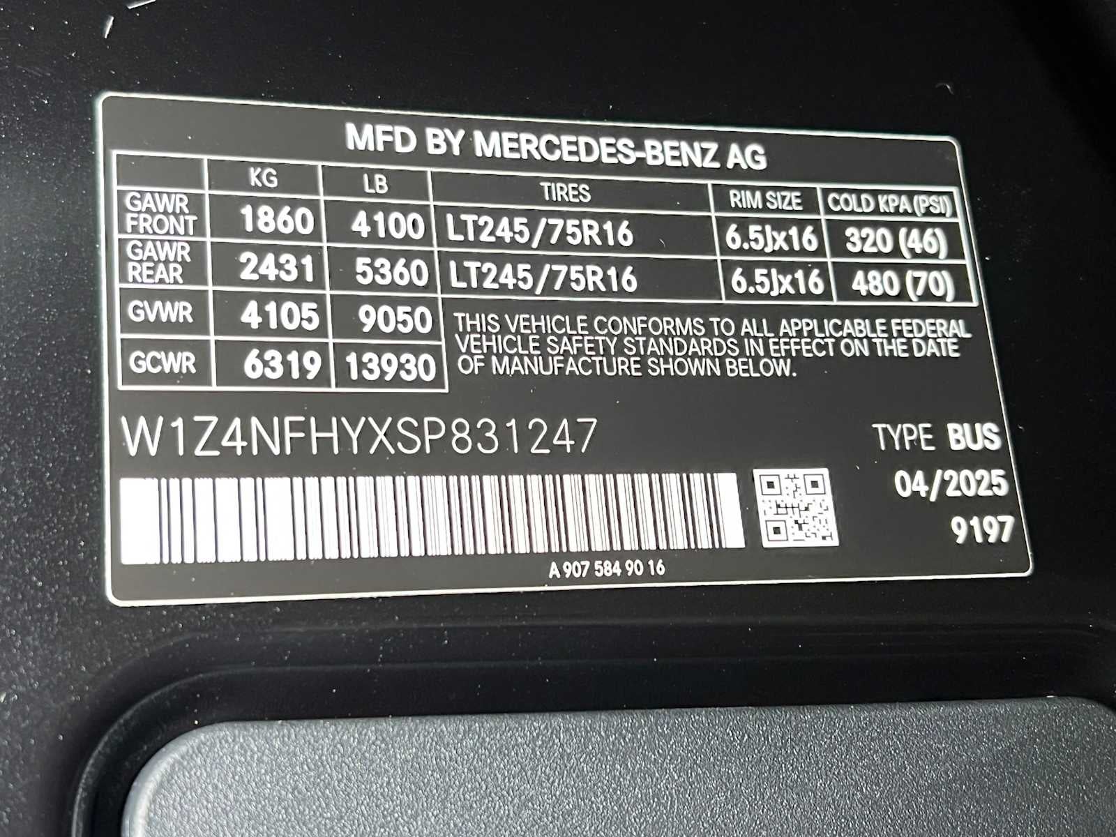 2025 Mercedes-Benz Sprinter Passenger Van 2500 Standard Roof I4 Diesel HO 144 RWD