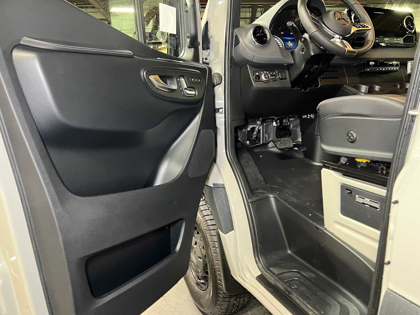2026 Mercedes-Benz Sprinter Passenger 2500 Standard Roof I4 Diesel HO 144 AWD