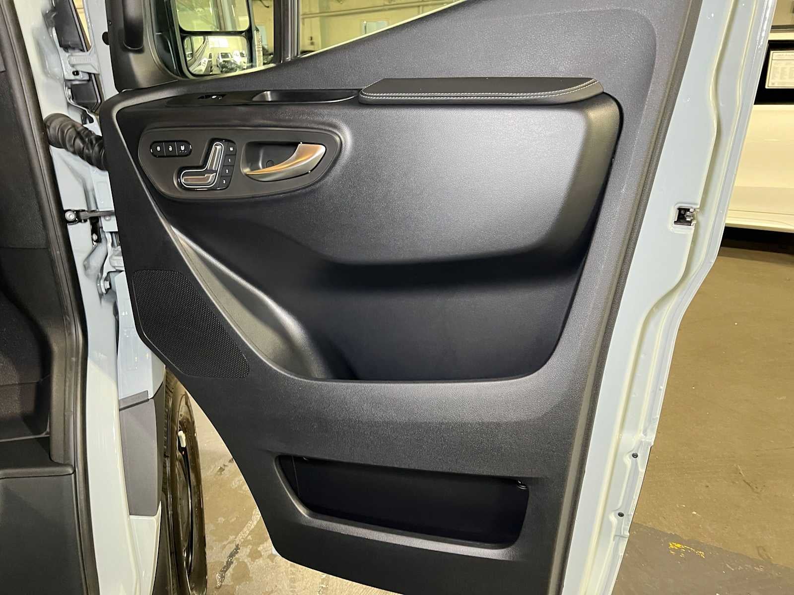2026 Mercedes-Benz Sprinter Passenger 2500 Standard Roof I4 Diesel HO 144 AWD
